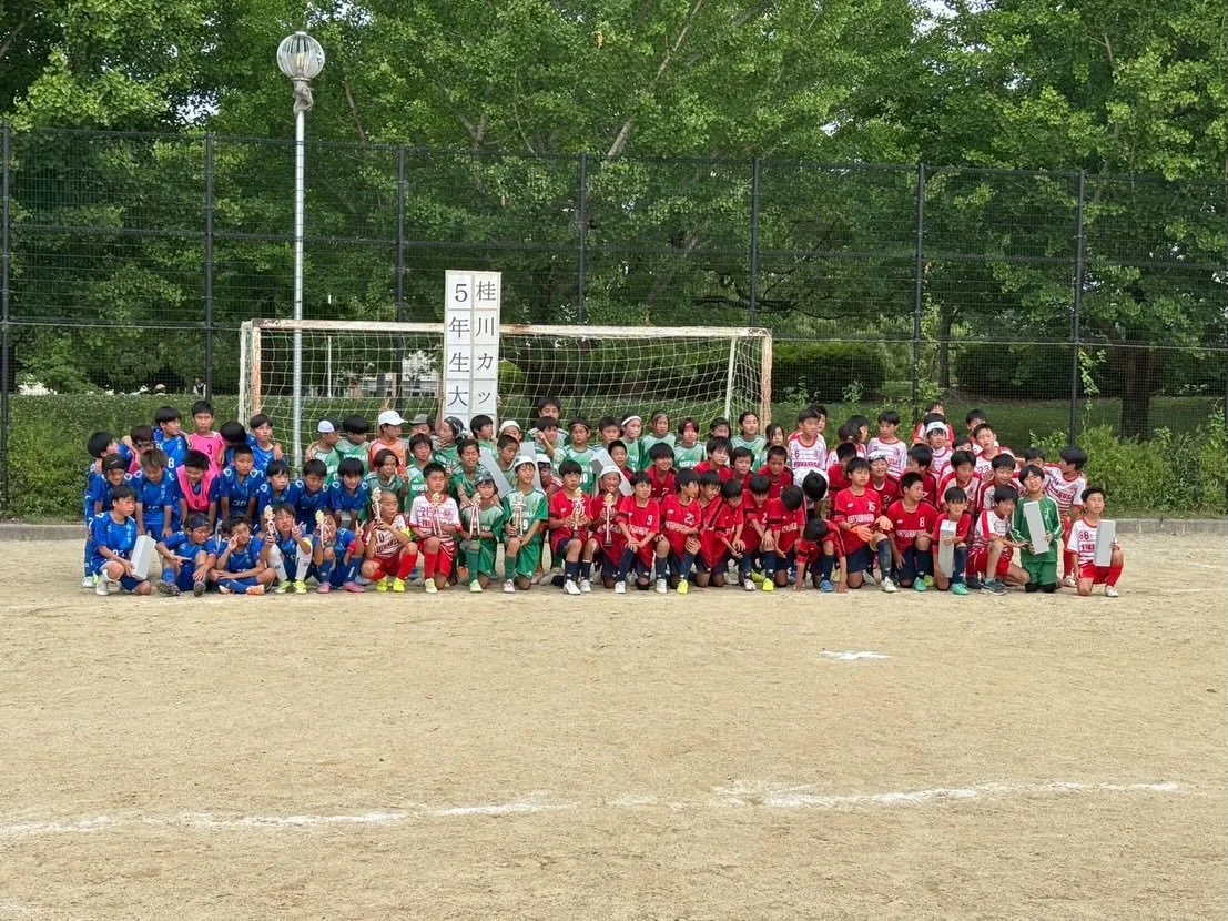 2026/5/24  U11
いつも交流頂いている桂川JSC様にお誘い頂き、2チームでカップ戦に参加しました。結果は2チームともに準優勝🏆

Nチームは最近メキメキと力をつけて得点力がアップ！試合にも勝ちきれるようになり、絶賛成長中での準優勝🏆まだまだレベルアップが楽しみです。

Rチームは、いつも通りの課題である決定力不足🥲得失点差で及ばずの準優勝🏆誰でも、どこからでも得点できるように練習あるのみです！

ただ、2チームとも「もっと上手くなりたい」という意識が高まっています😁チーム内