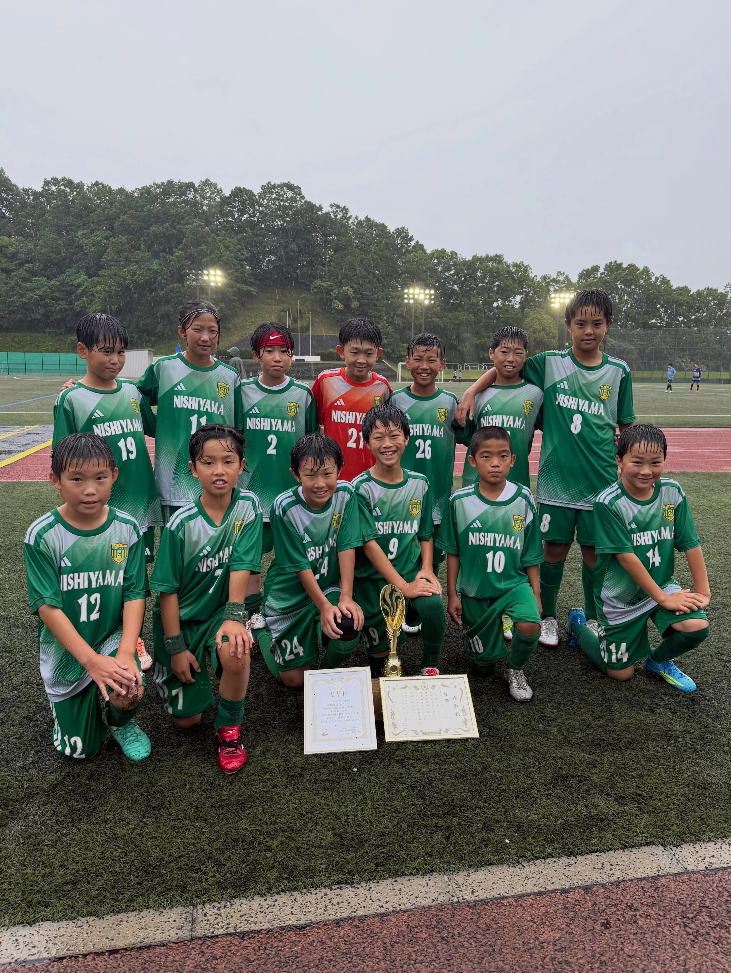 2026/6/7  U11 R
Copa Jewelsに参加しました。雨の影響で予選の3試合は15分1本。新メンバーも加わり、さまざまな組み合わせでチャレンジしました。

VS  Citta Solare  2-0  win
VS  DMCjoy  0-0  draw
VS  石切東　　　　2-0  win  グループ1位

決勝
VS  ガンバ大阪　　1-1 (PK11-10)  win

優勝しました！
短い試合時間の中でも、ゴールを目指してボールを動かし、良い形でフィニッシュまでいける場面