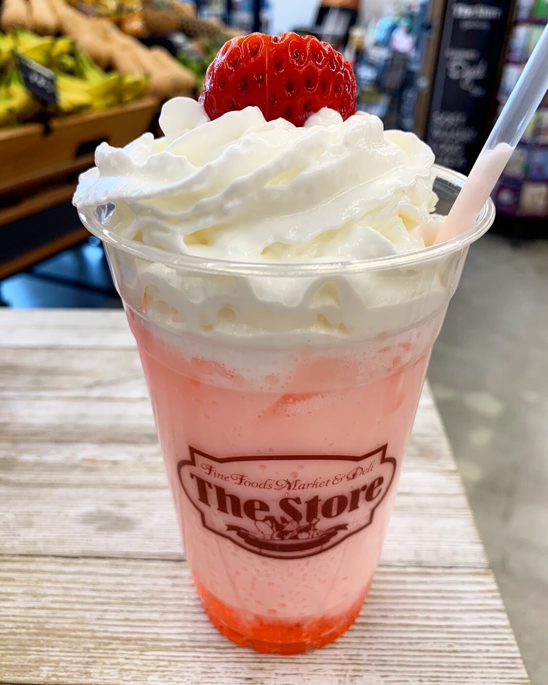 Strawberry Italian Soda 🇮🇹
_
Happy Thirsty Thursday! 
_
Today&rsquo;s thirst quenching drink is the flavorful Strawberry Italian Soda. 🍓
_
Ingredients:
_
1/2 cup pool of Club Soda
_
3 TBSP of Torani Syrup 
_
Cup of ice
_
1-2 TBSP Half and Half 
_
