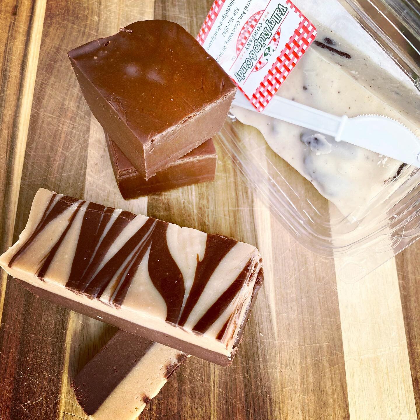 OH, FUDGE! You can now get your fudge fix at The Store! (and it comes with a little knife so you can start to eat it right away 😁). 
_
We have Chocolate, Peanut Butter Chocolate, Cookies and Cream, Chocolate Vanilla Swirl, Bourbon Maple Pecan, Choco
