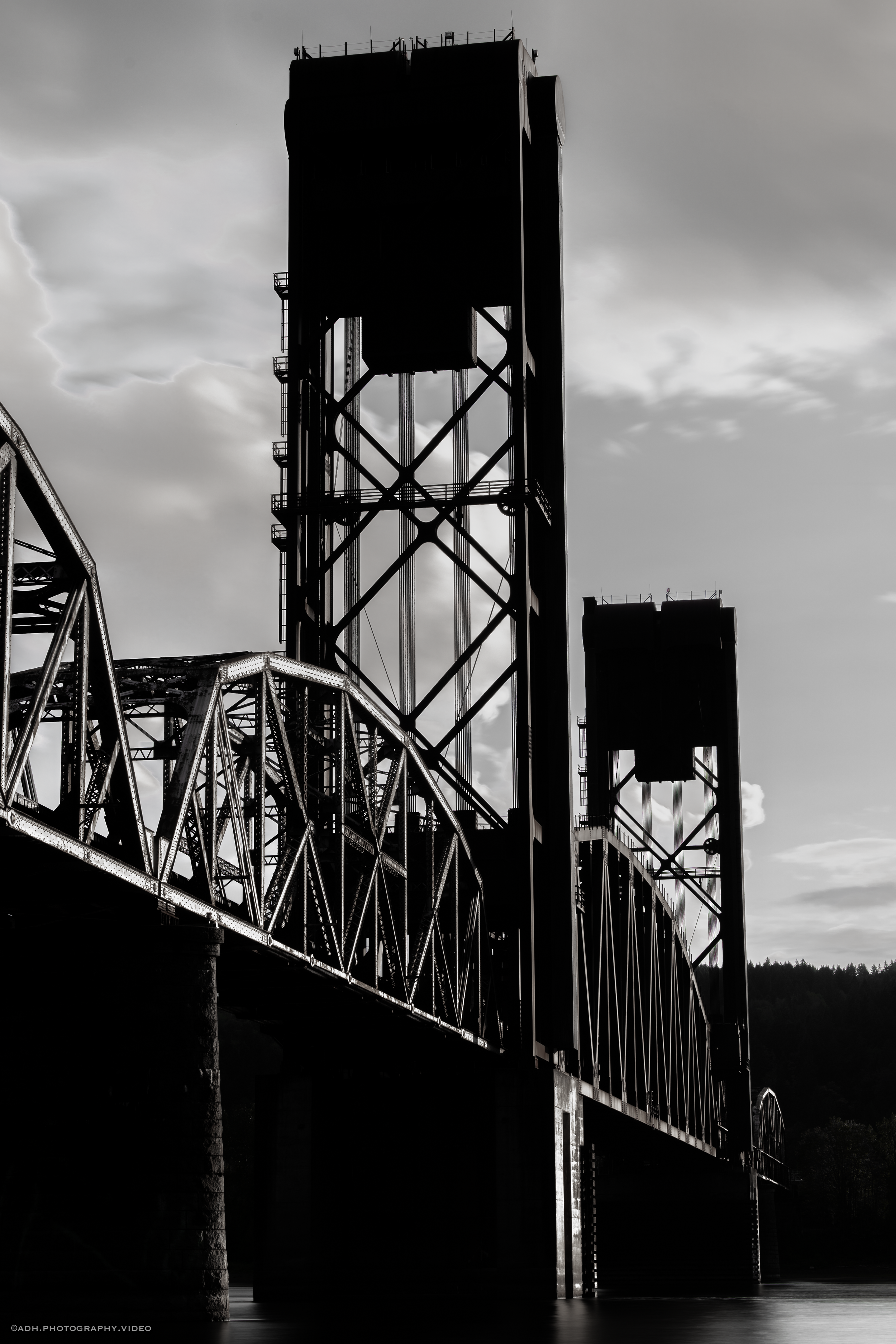 train tracks bridge bnw-1045448.png