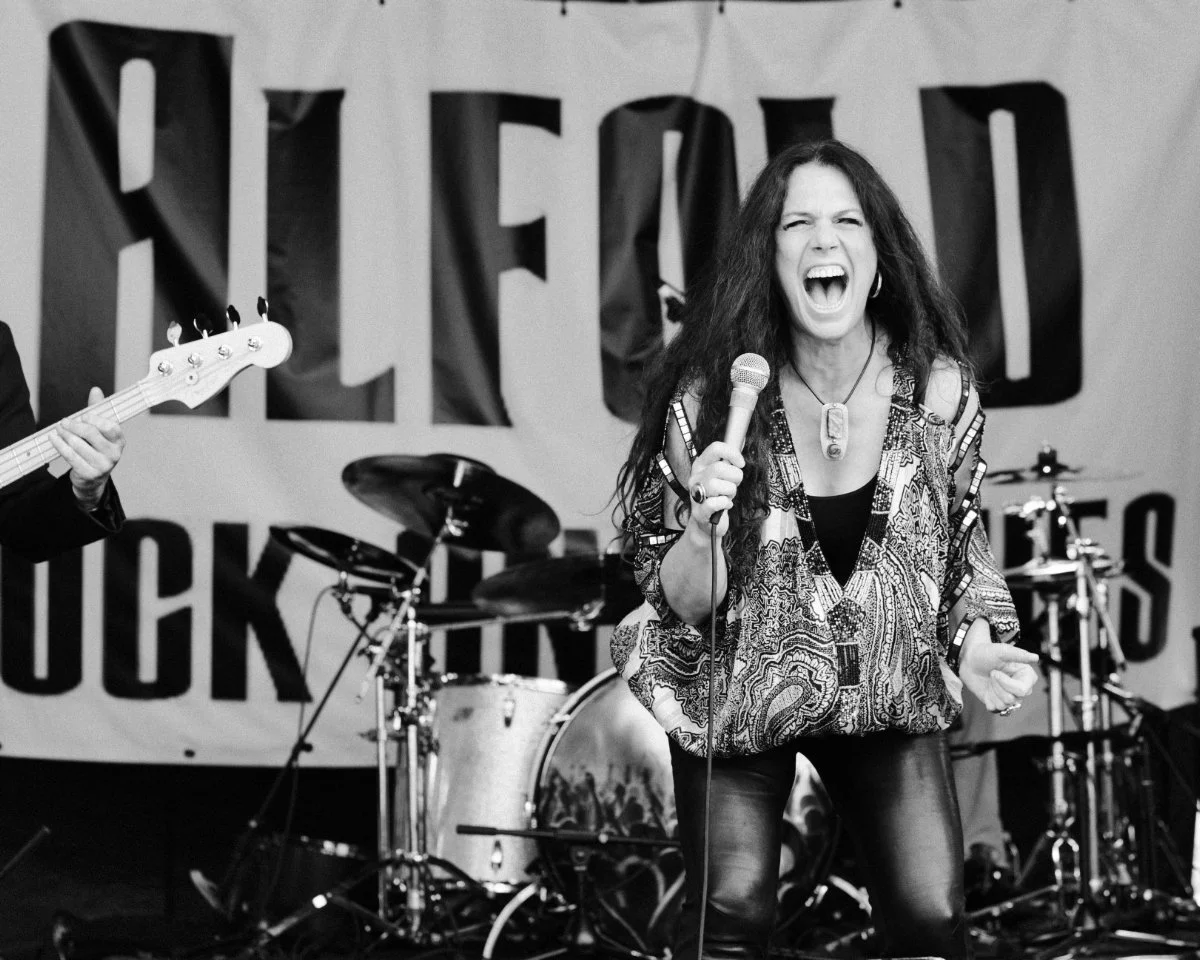 Sari Schorr live