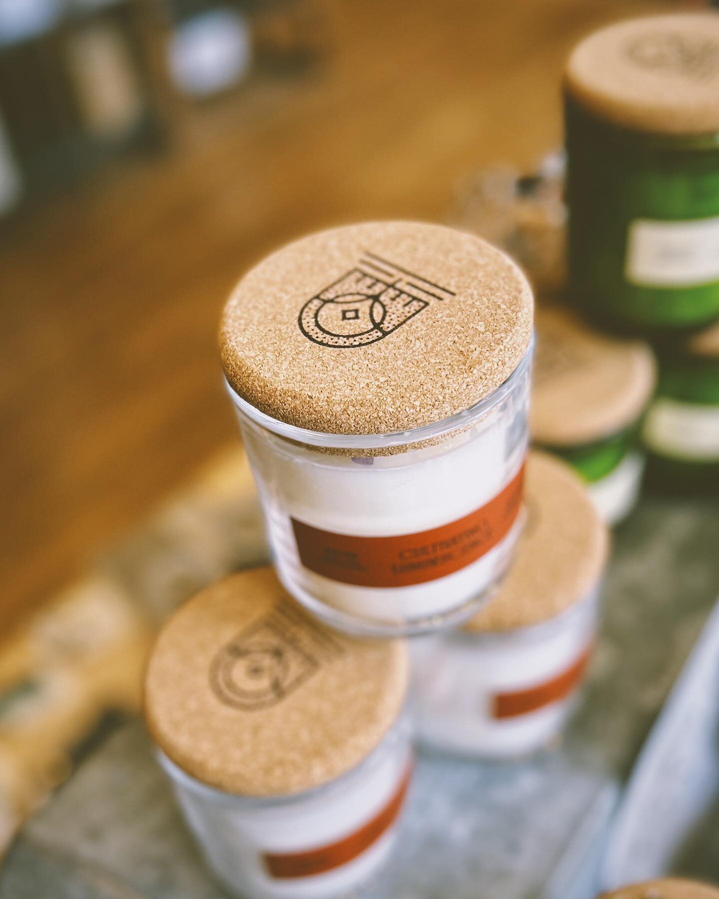 Thinking of changing our (nonexistent) tagline to: ✨Dealers of delightful details✨ 

Capped off the @cultivatingluminescence fall candle drop with custom laser-engraved cork lids with their lovely branding by  @houndstoothusa. Stocked by our bessfran