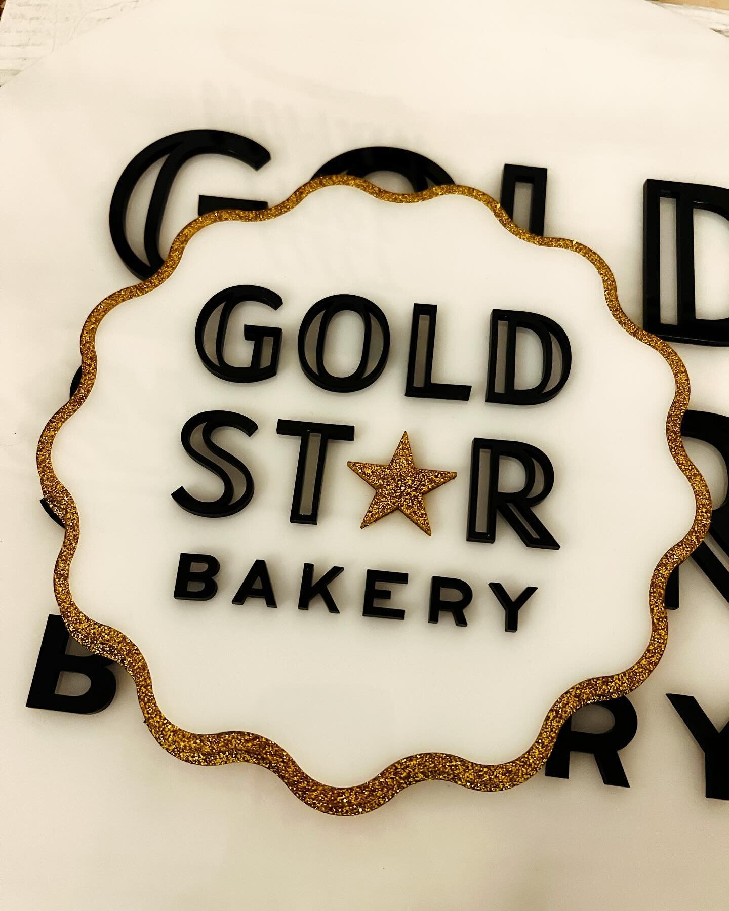 Got a real ✨gold rush ✨ making these storefront signs for @goldstarbakeryativywild.  You know we really love our client when we let glitter in our studio! 

#branding #signs #environmentdesign #
