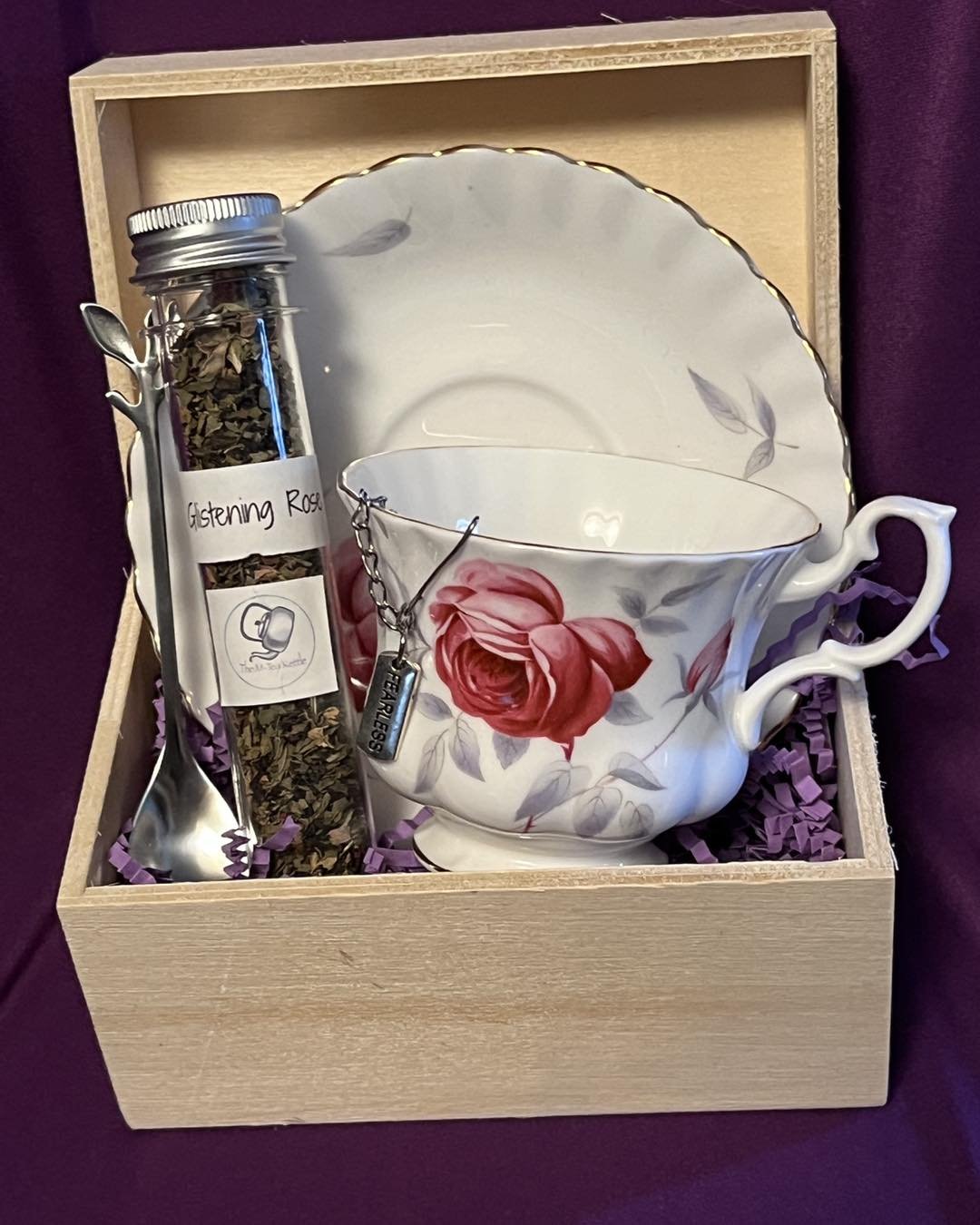 Can you tell we&rsquo;re excited??? ANOTHER gift set to show off that is going to be available this weekend! 
.
.
#tea #teatime #witchyvibes #mteakettle #looseleafteashop #nerdytea #looseleafteas #artisantea #dndtea #witchythings #pixelsapothecary #t