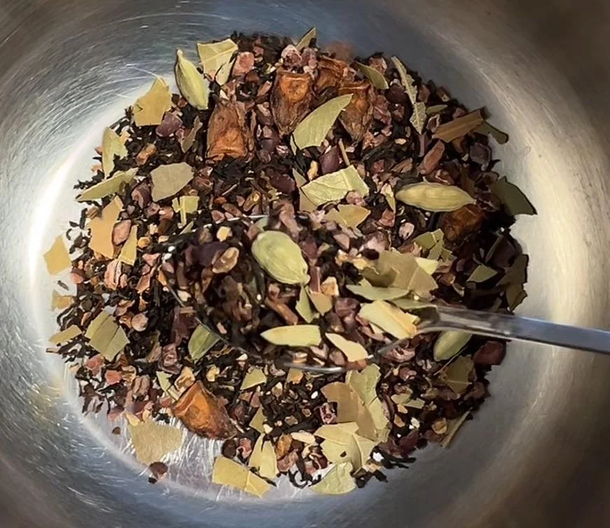 📣 NEW TEA ALERT!!!
📕 Bookish tea collection has begun!! This one is called “Book Boyfriend.” If you’re a fan of chai type blend you will LOVE this blend!
☕️ Starting with an Assam black tea base layered with chocolatey, earthy