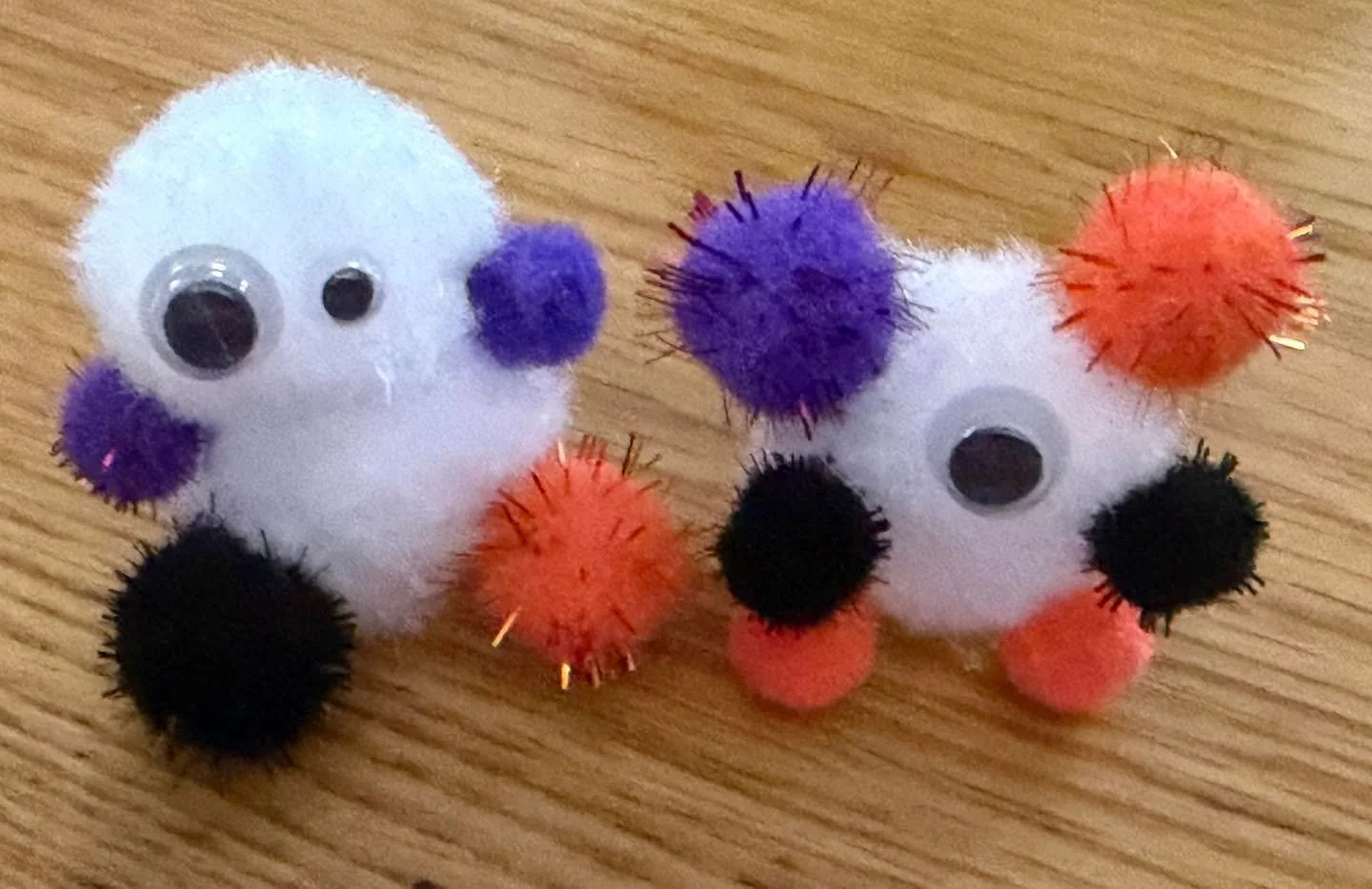 👩‍🍳We’ve been hard at work for this weekend 10/25 at Downtown Fond du Lac Farmers Market!! 
👹 We wanted to show off a few monsters we’ve made with our little kits AND our spooky macarons!! 
#tea #teatime #smallbusinessowner #mtea