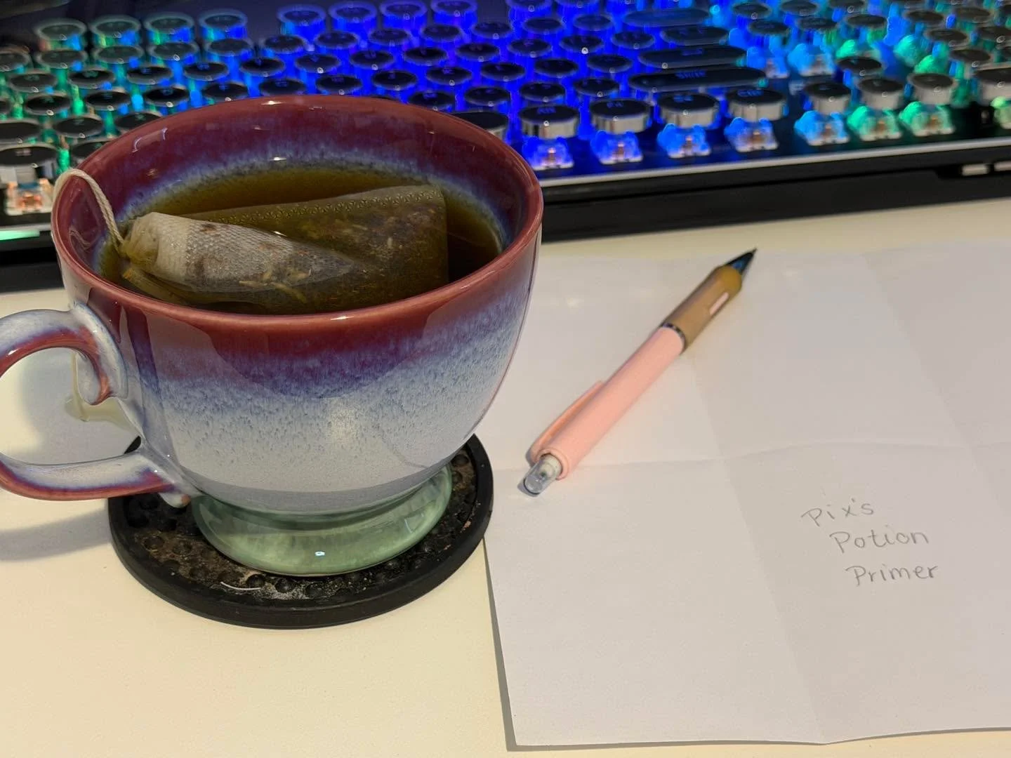 What does a day look like at The M-Tea Kettle?? 

🫖We&rsquo;ve got a cup of tea steeping at our desk. (Don&rsquo;t worry, we also forget about it and it gets cold 🤭) 

💻First part of the day we&rsquo;re answering emails, creating graphics, going t