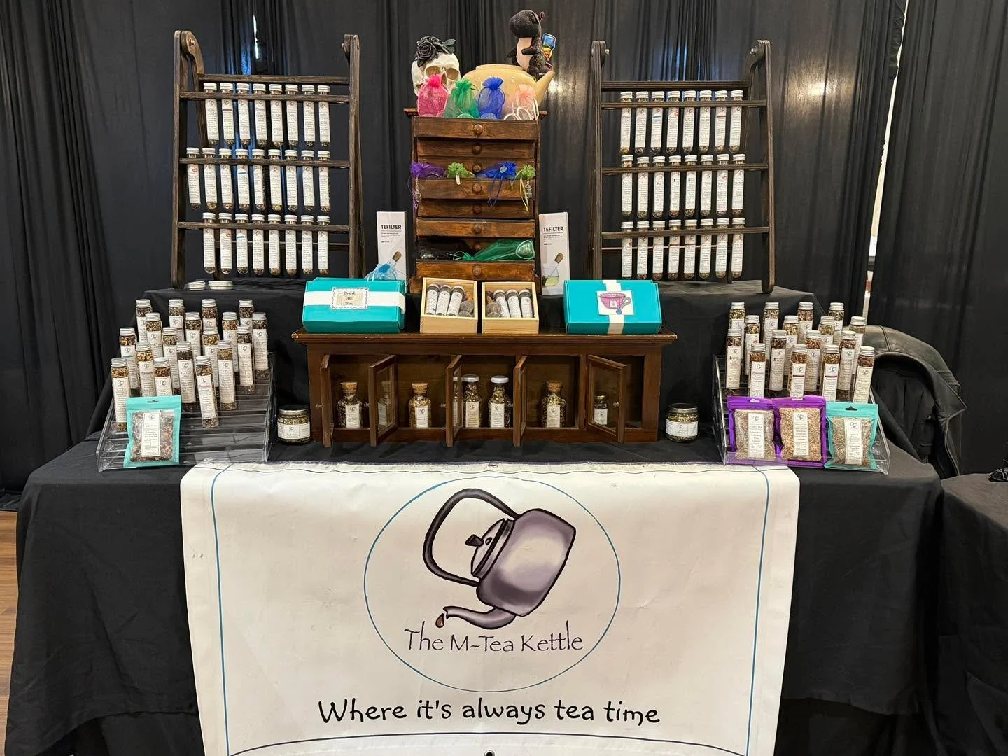 We&rsquo;re all ready to go Hotel Retlaw for their Craft Fair starting at 10am!!! 

You need your tea fix?? Or an Easter basket gift?? I&rsquo;m your tea elf! 

#mteakettle #looseleafteashop #craftfair #looseleaftea