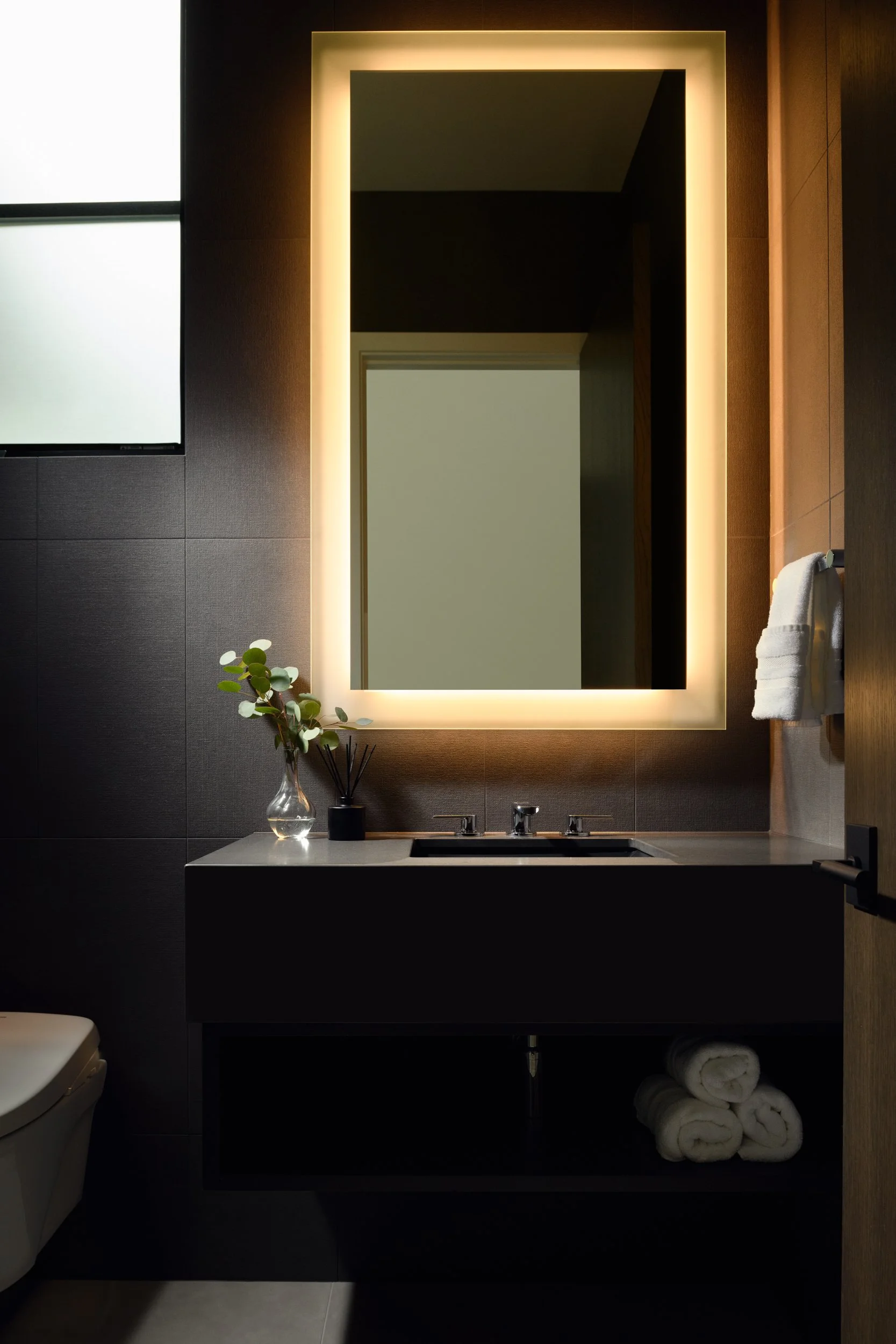Hall_Bath_WEB.jpg