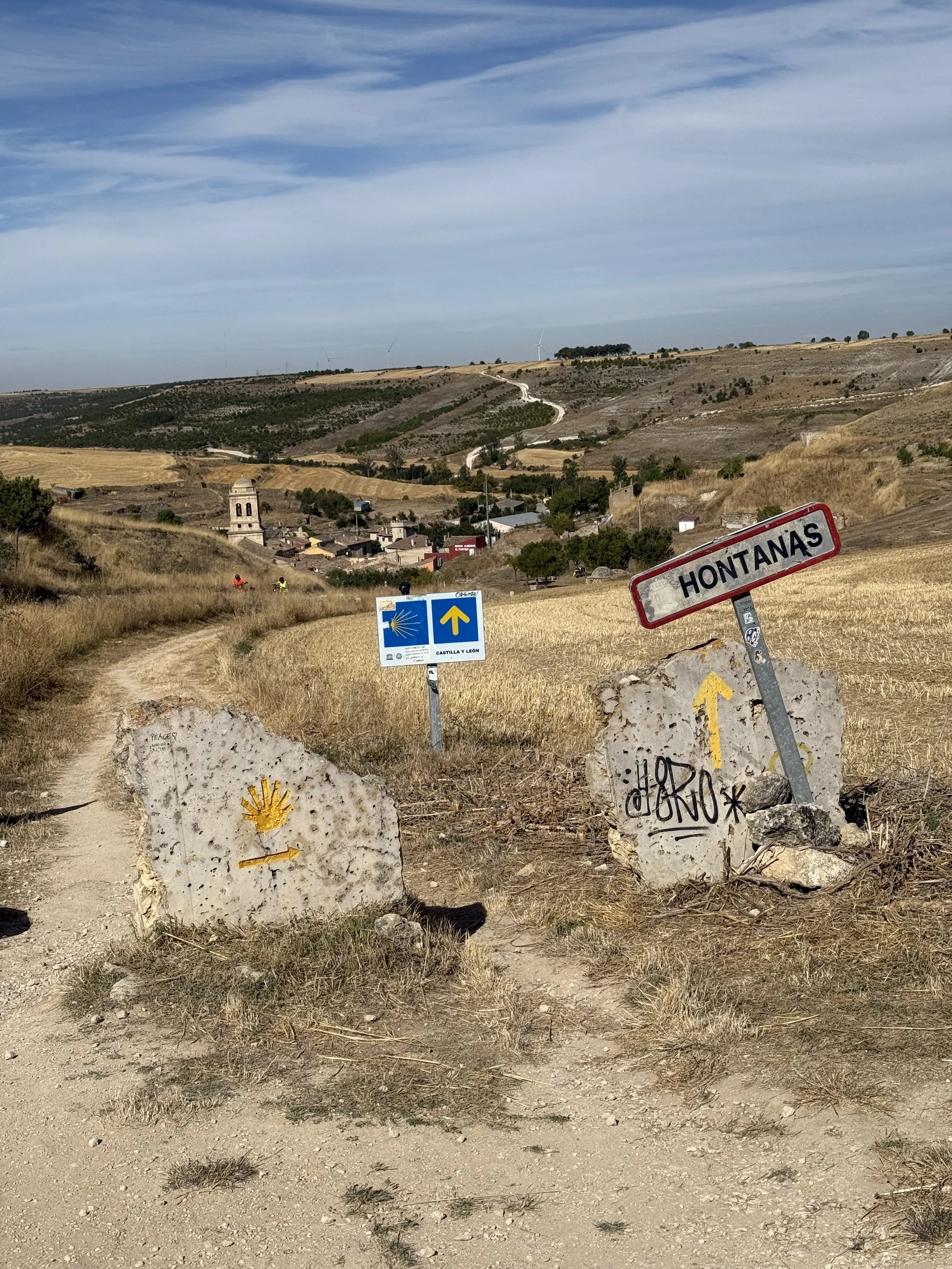 el camino de santiago Hontana trail signs