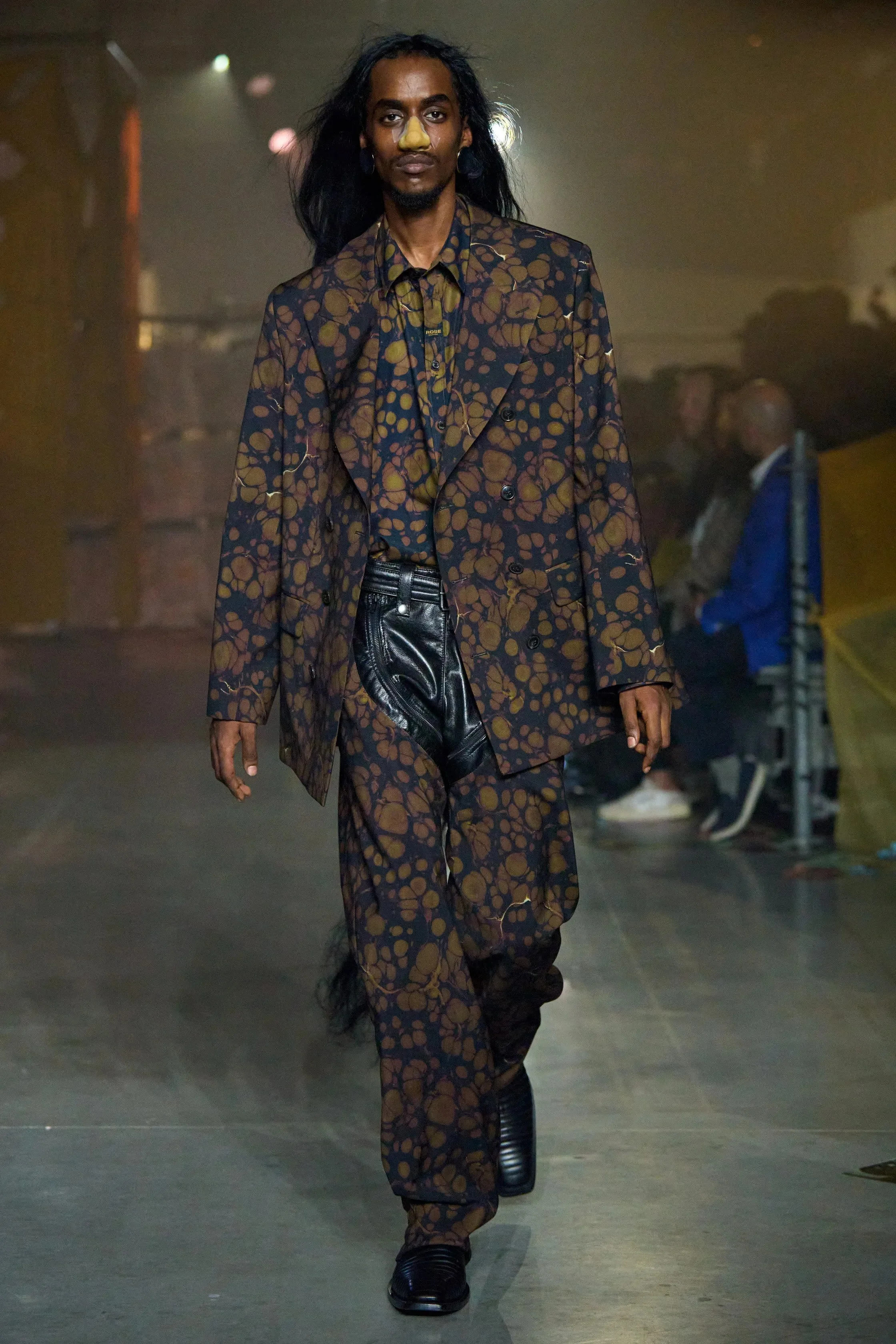 00004-martine-rose-spring-2025-menswear-credit-gorunway.jpg