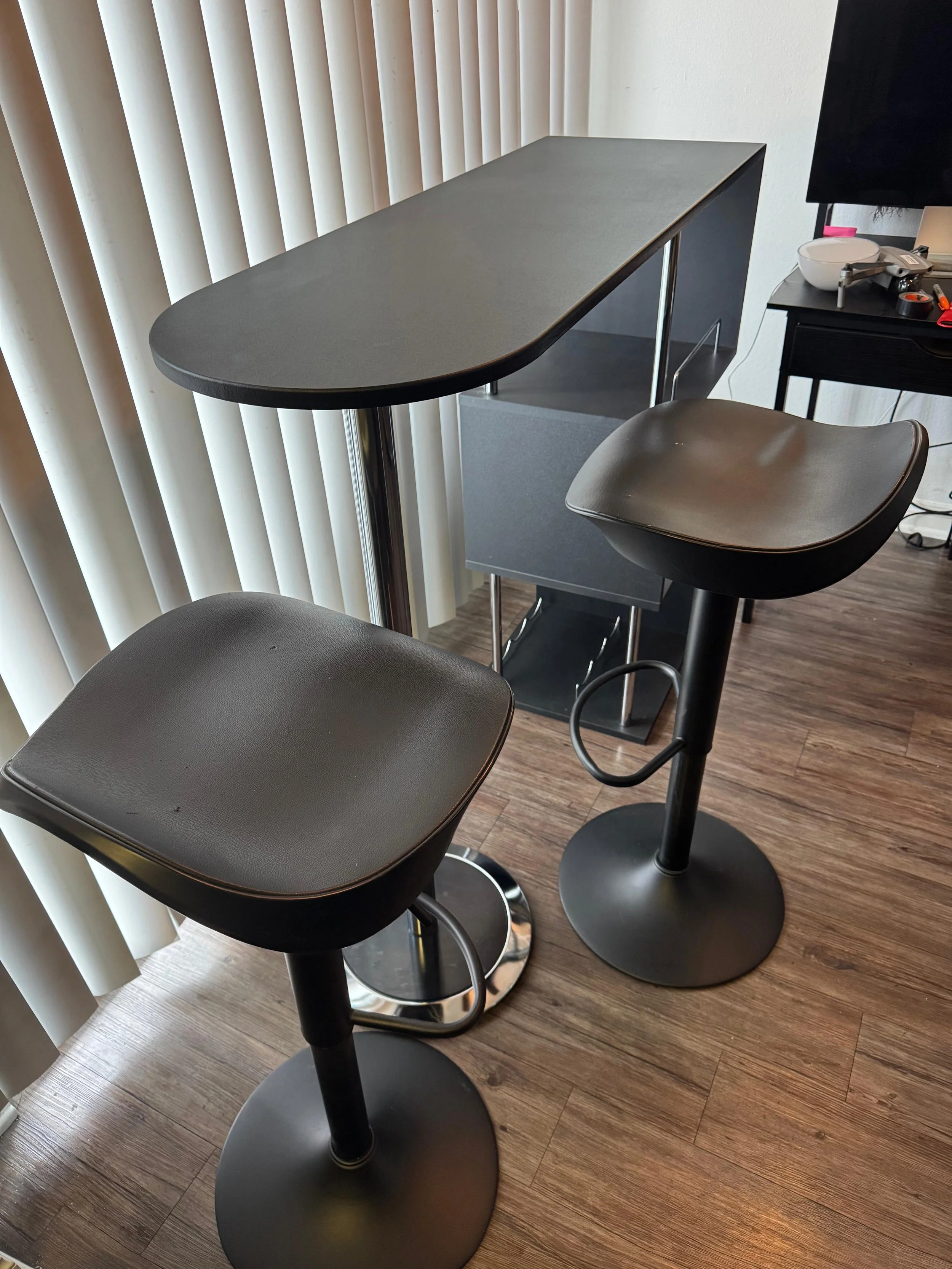 Bar Table with 2 stools