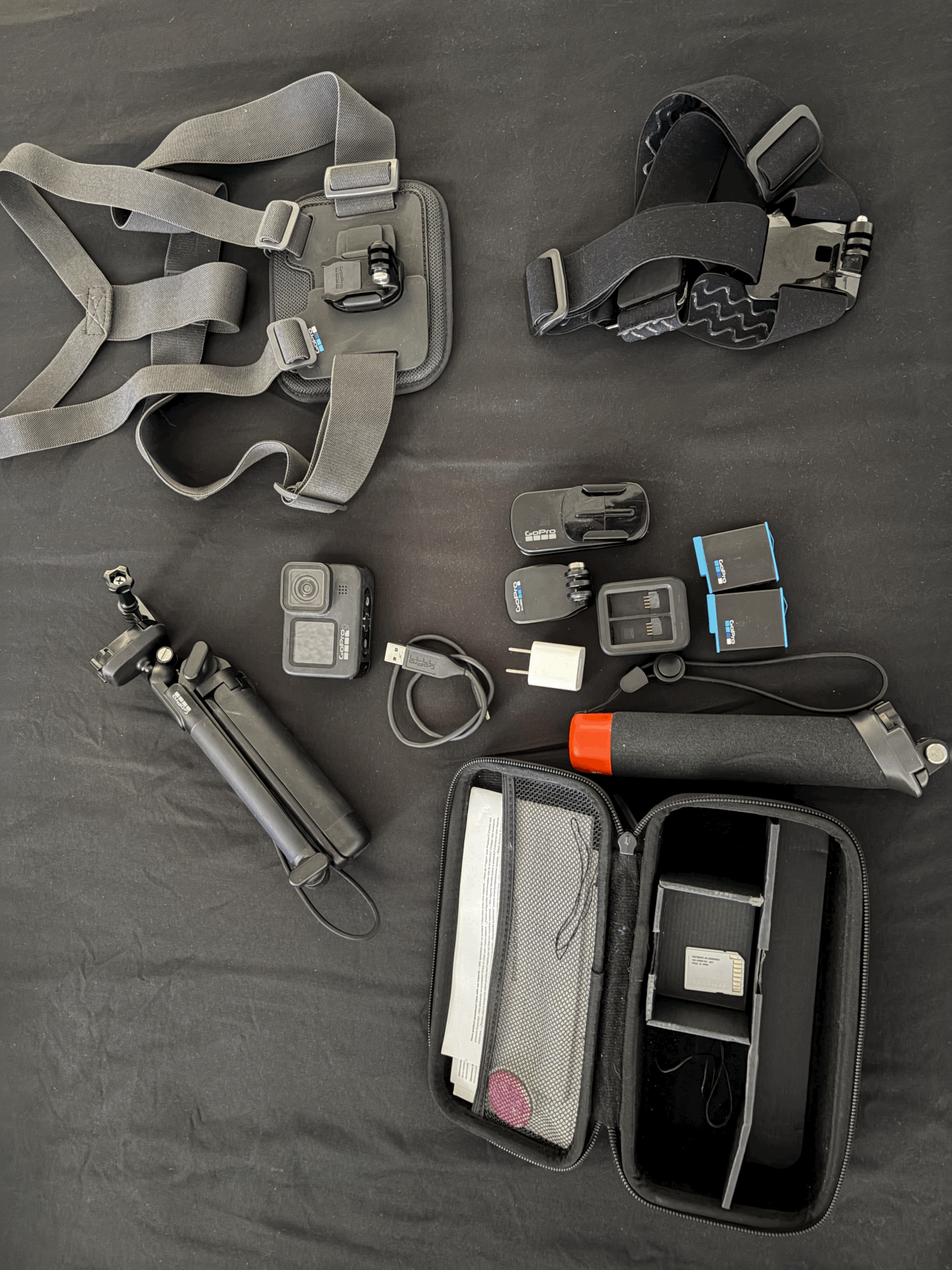 GoPro HERO 9 + 4 attachments + Combo extra batteries and charger