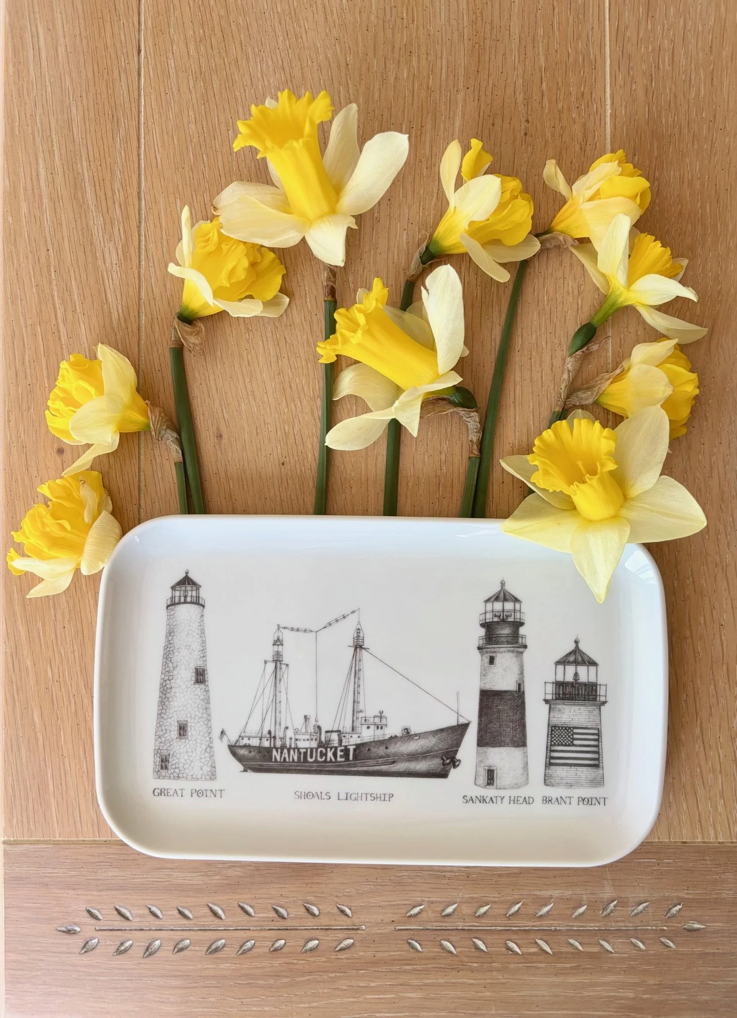 Caddy Nantucket Lighthouse Daffodilas.jpg