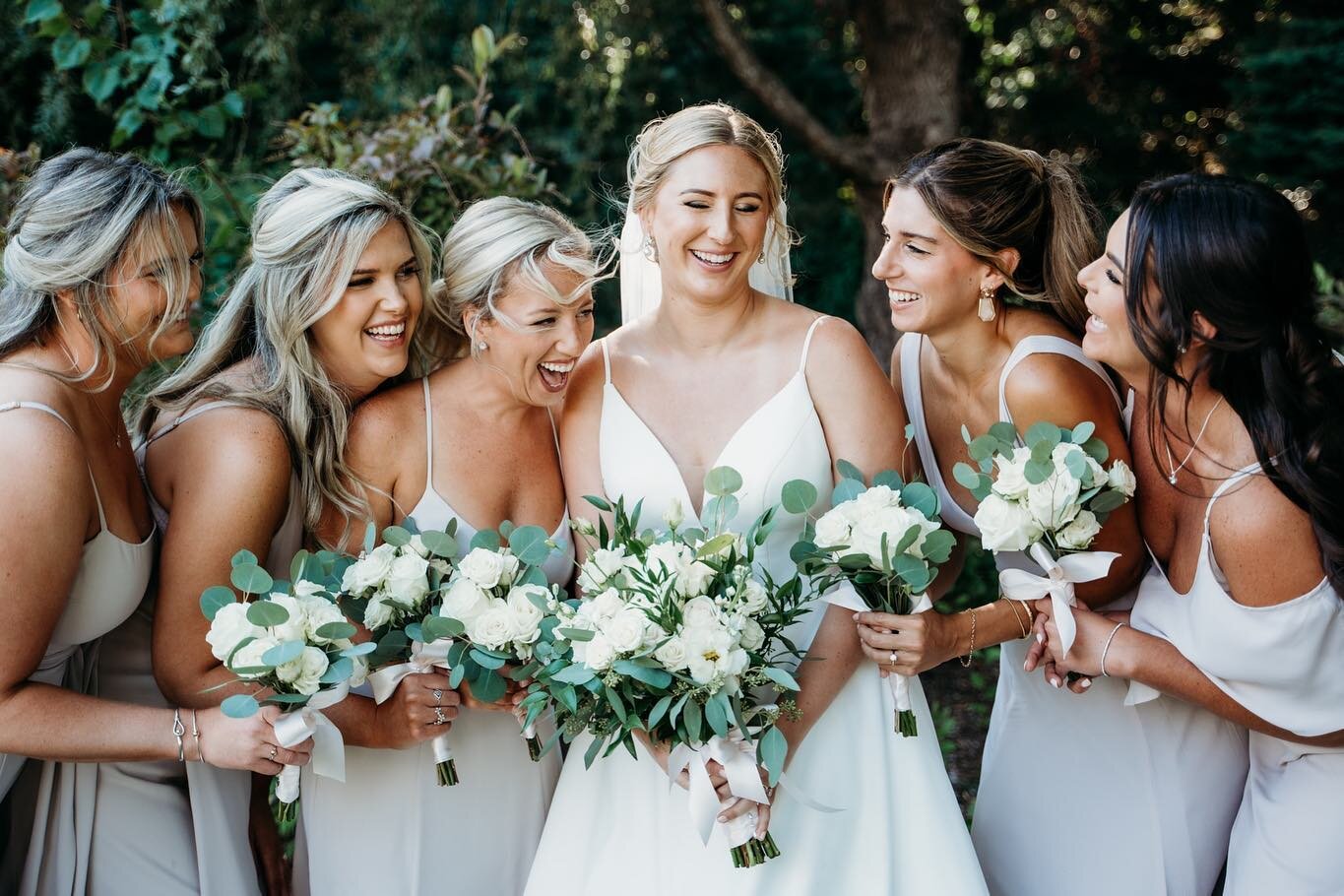 This beautiful weather is making me reminisce about last year&rsquo;s beautiful wedding days including this summer of 2022 wedding in Plymouth. Aren&rsquo;t these bridesmaids, and of course the bride, absolutely stunning?!