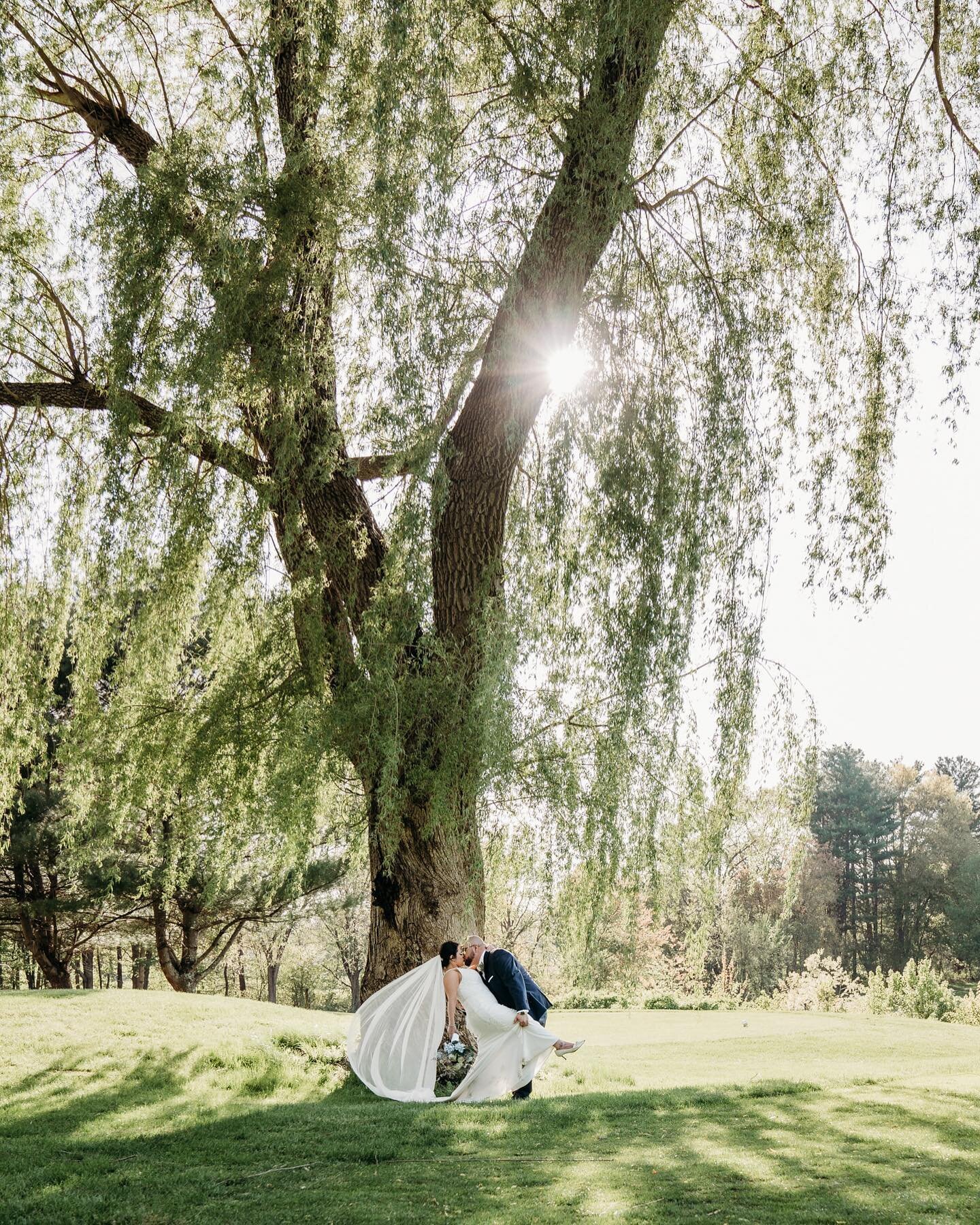 After 2 years of planning, Rebecca &amp; Jon finally said I do on an absolutely gorgeous 80 degree day this past Saturday, and oh my goodness was it a good one ✨

Vendor love🤍

Venue | @butternutfarmgolf 
Florals | @mugfordsflowershop 
Makeup | @son