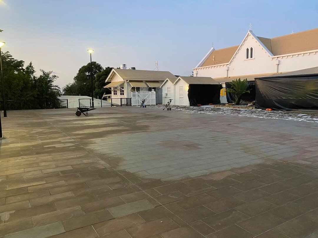 Ceramic tile uplift at Government House 😅 

#darwin #ntlifestyle #darwinaustralia  #floorform #governmenthousedarwin #floorsntiles