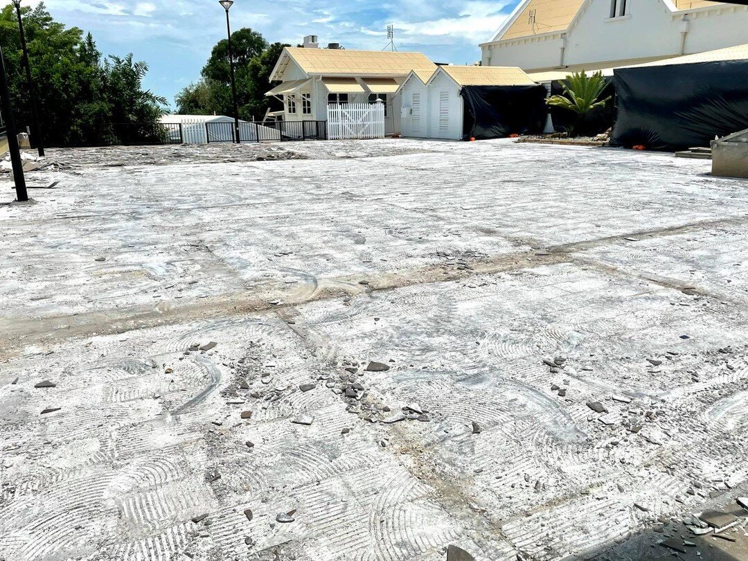 Government House Update!

Demolition work has finished and grinding has begun🙌Our machines use the best dust extraction system in the market. 

#ntlifestyle #concretefloors #htcflooringsystems #outdoorrenovation #concrete #darwinaustralia #darwinnt 