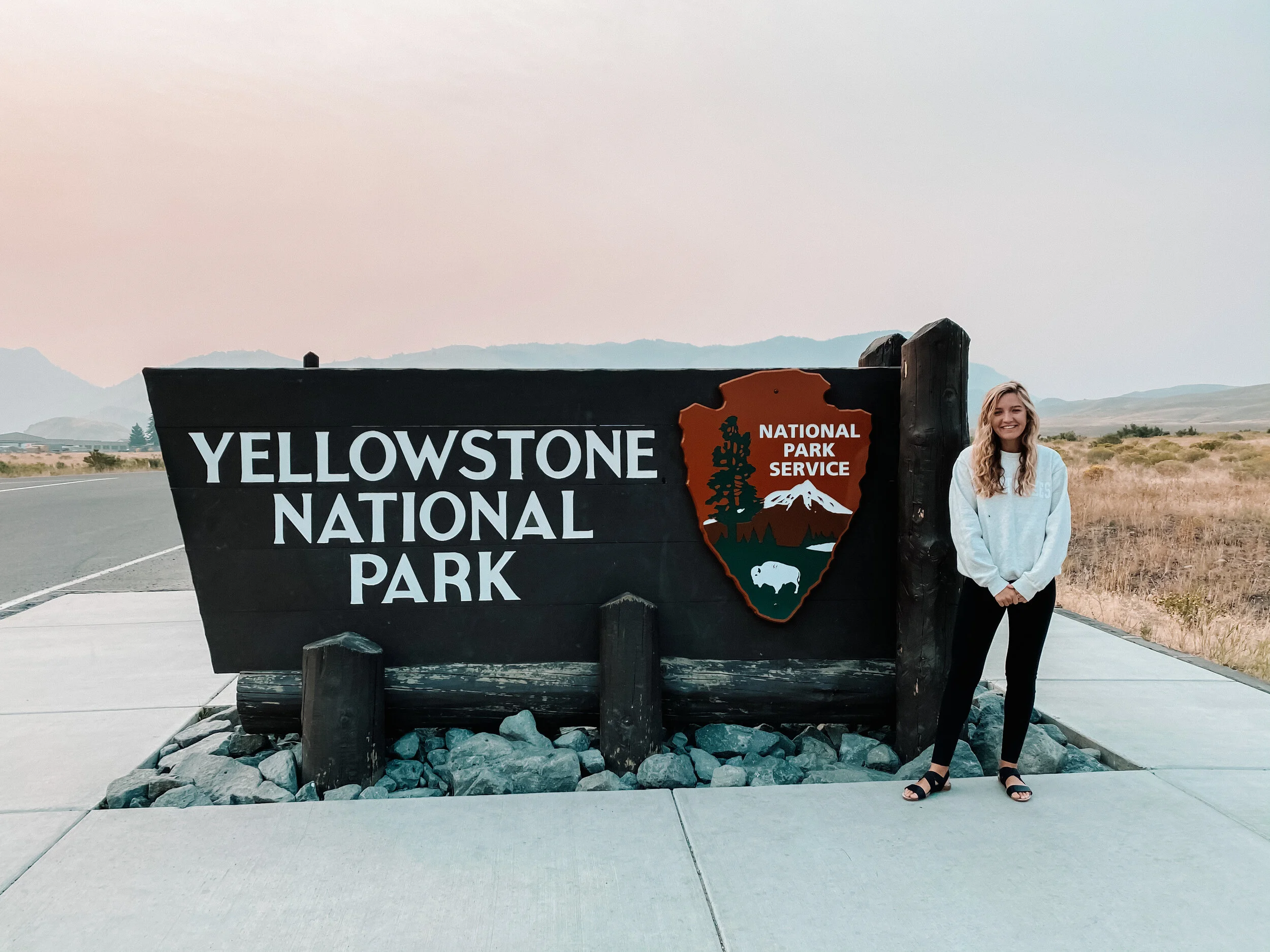 YellowstoneNationalParkWelcomeSign.JPG