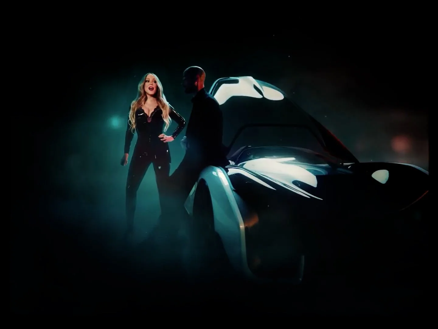 Mariah Carey - Type Dangerous (Official Music Video) (1).mp4.00_02_06_05.Still022.jpg