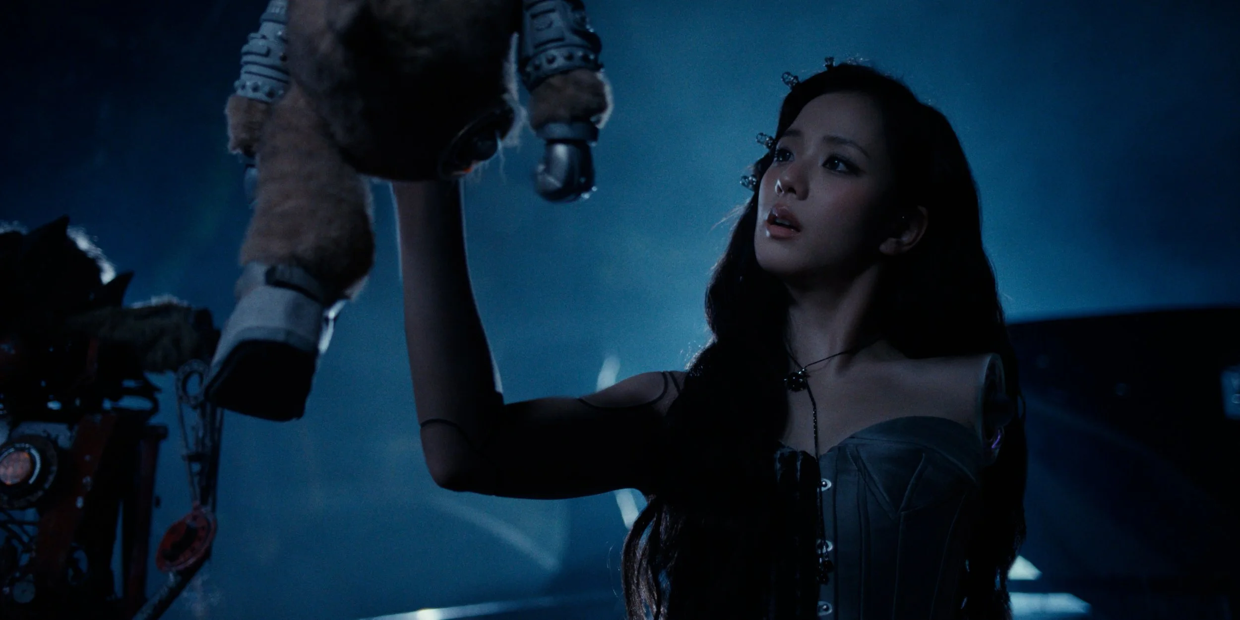 JISOO - CLICK - H264 MASTER.00_00_48_23.Still019.jpg