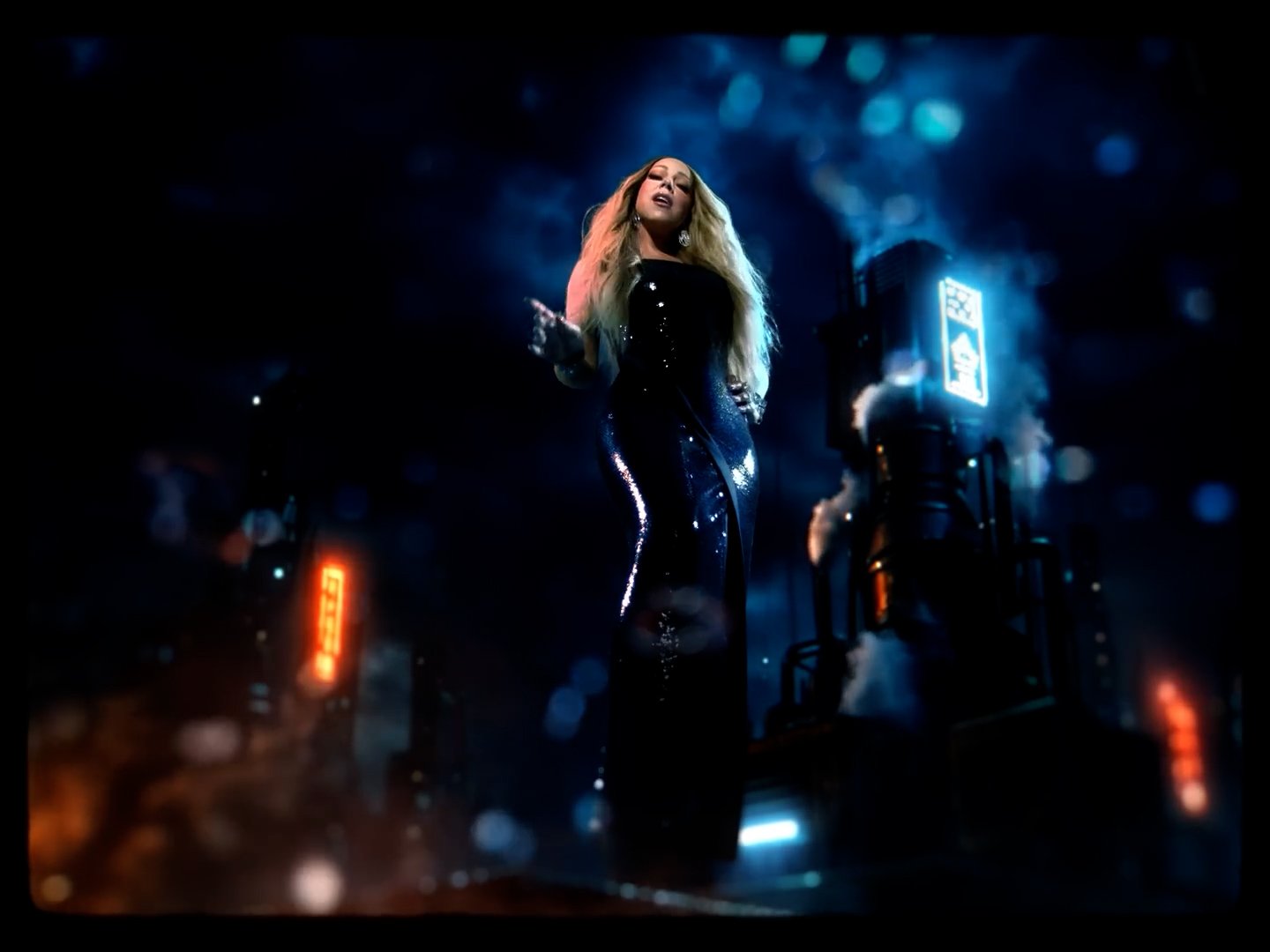 Mariah Carey - Type Dangerous (Official Music Video) (1).mp4.00_01_24_11.Still019.jpg