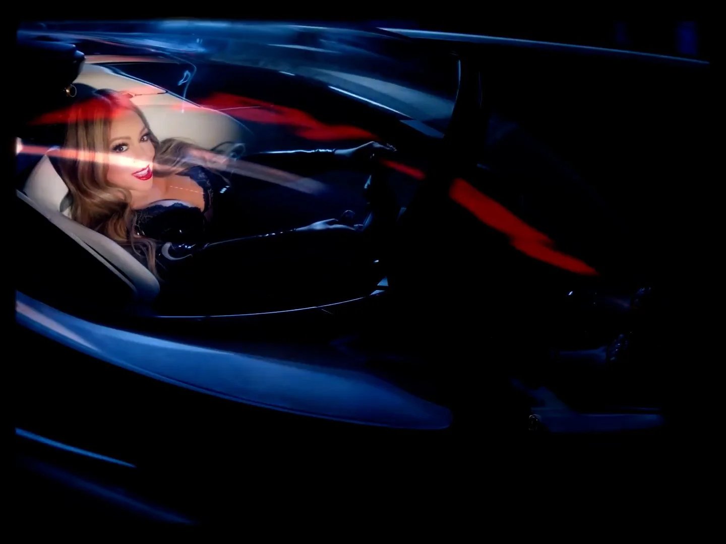 Mariah Carey - Type Dangerous (Official Music Video) (1).mp4.00_02_03_12.Still021.jpg