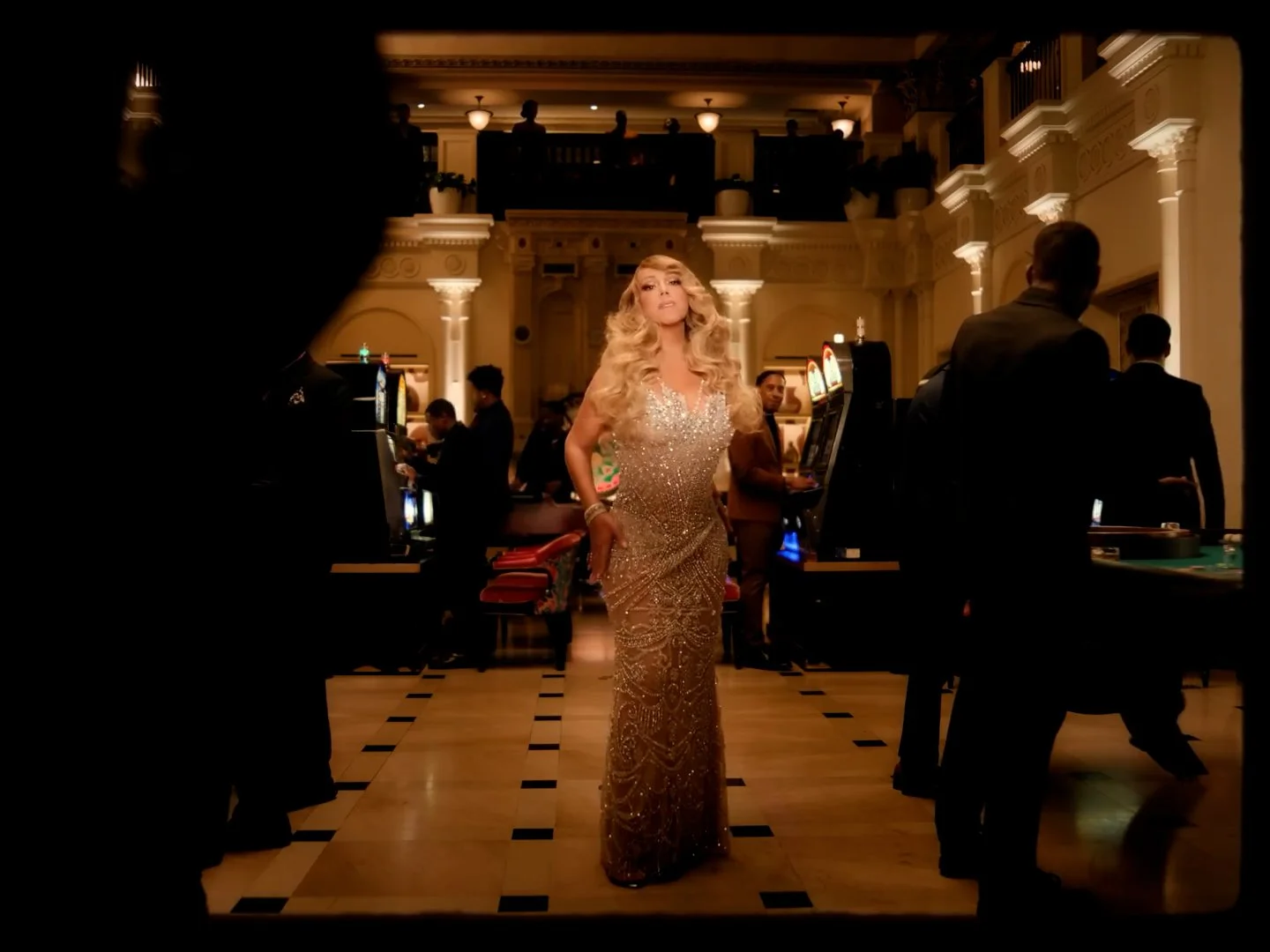 Mariah Carey - Type Dangerous (Official Music Video) (1).mp4.00_00_40_06.Still009.jpg