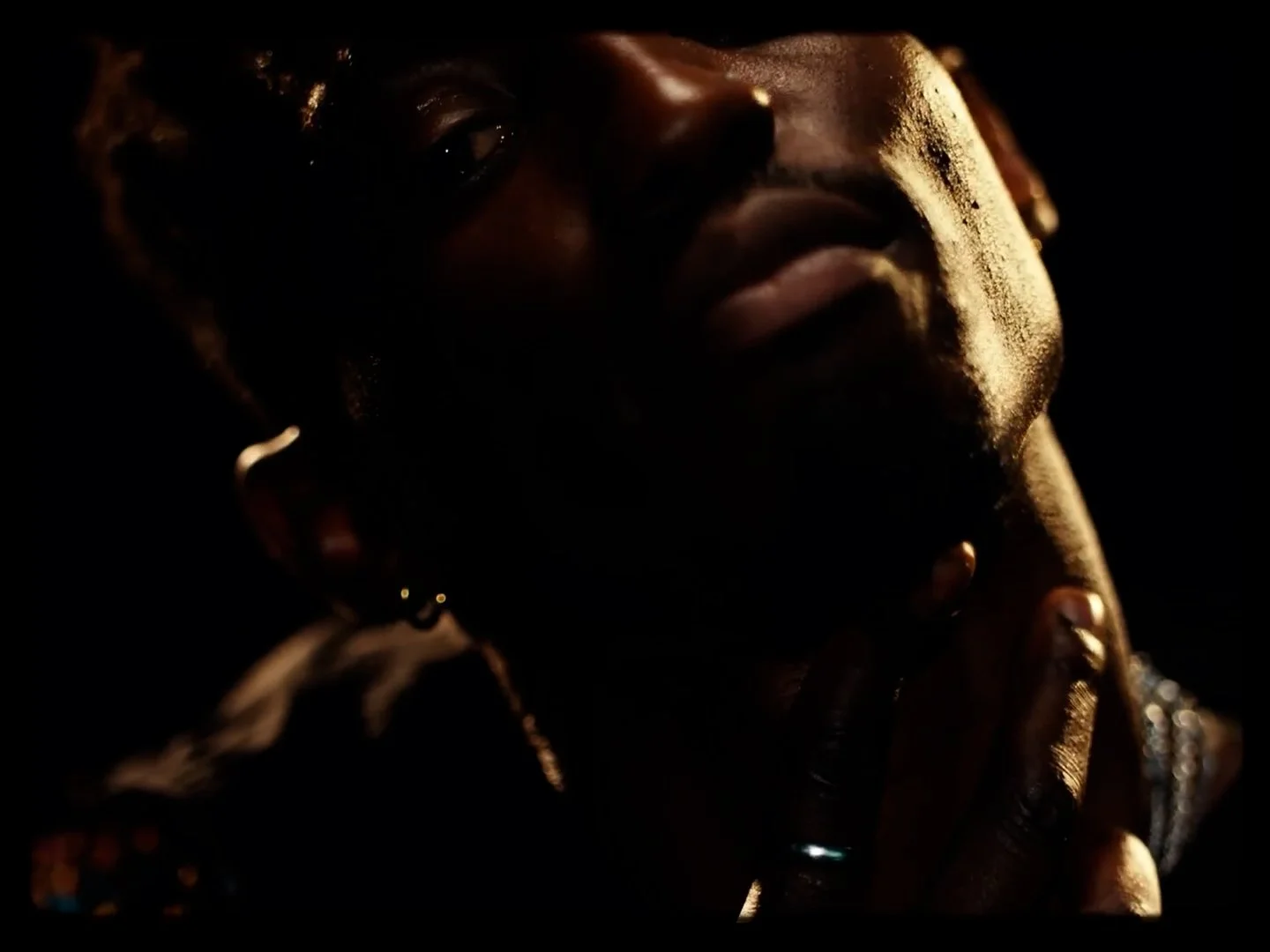 Mariah Carey - Type Dangerous (Official Music Video) (1).mp4.00_01_12_21.Still016.jpg