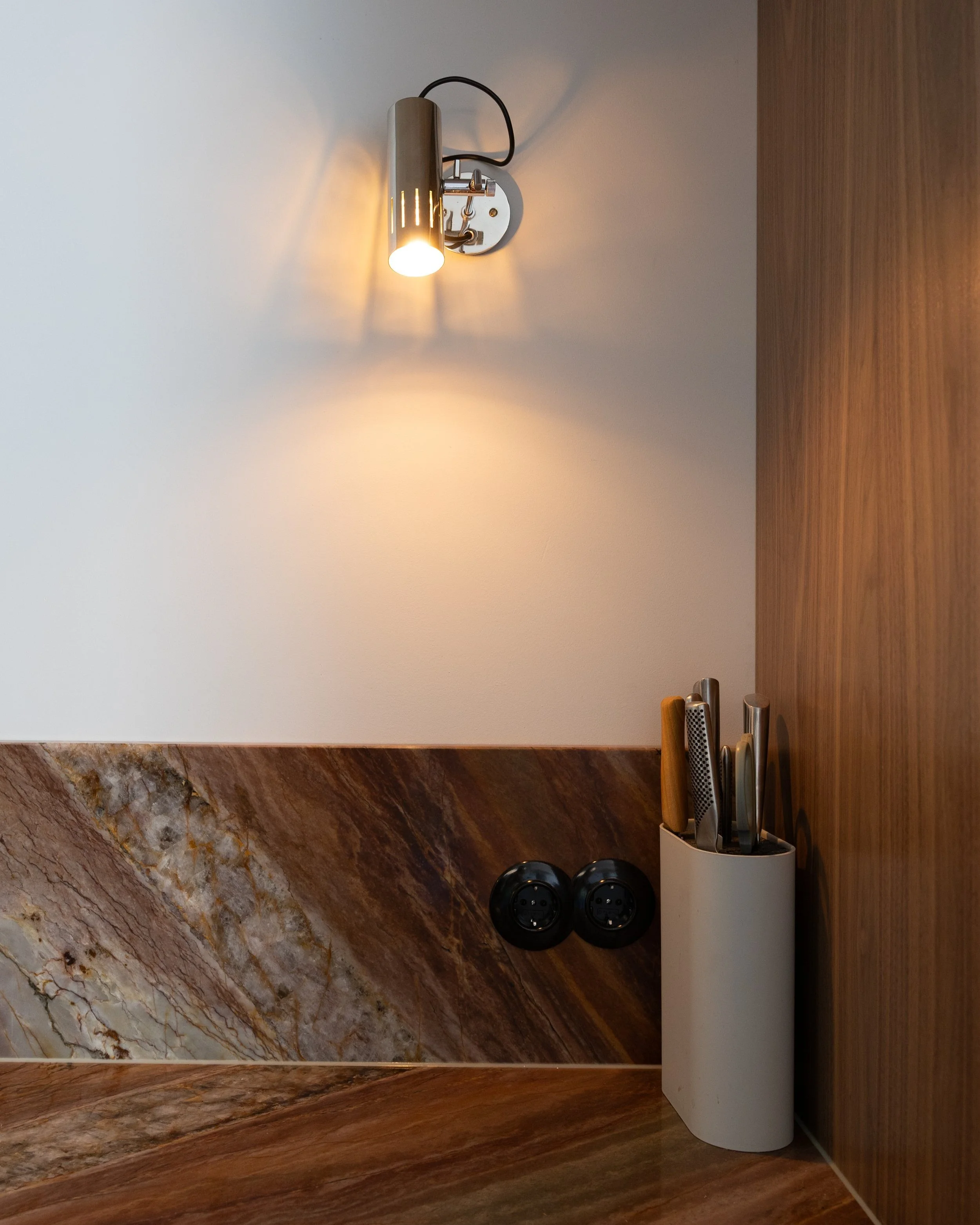 Studio GD – wall light + Bakelite: Vintage light fixture and original 1930s Bakelite switches.