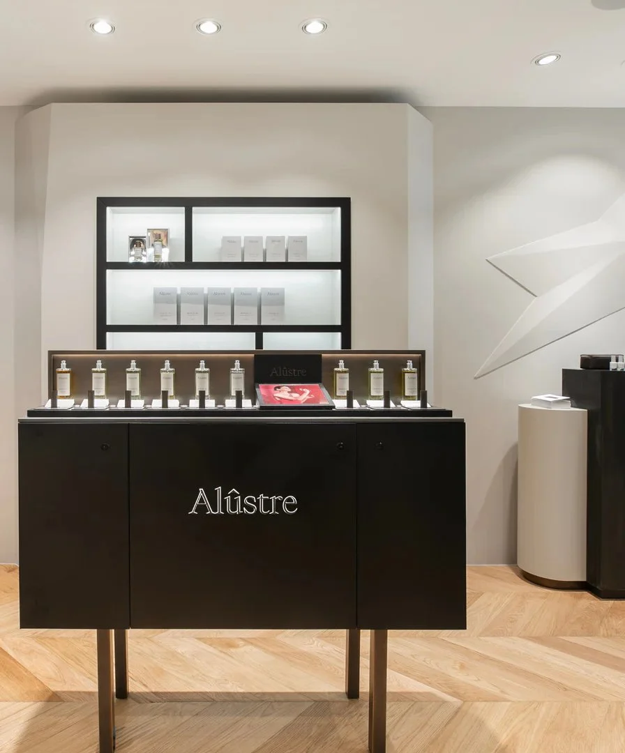 Alûstre perfume instore display.