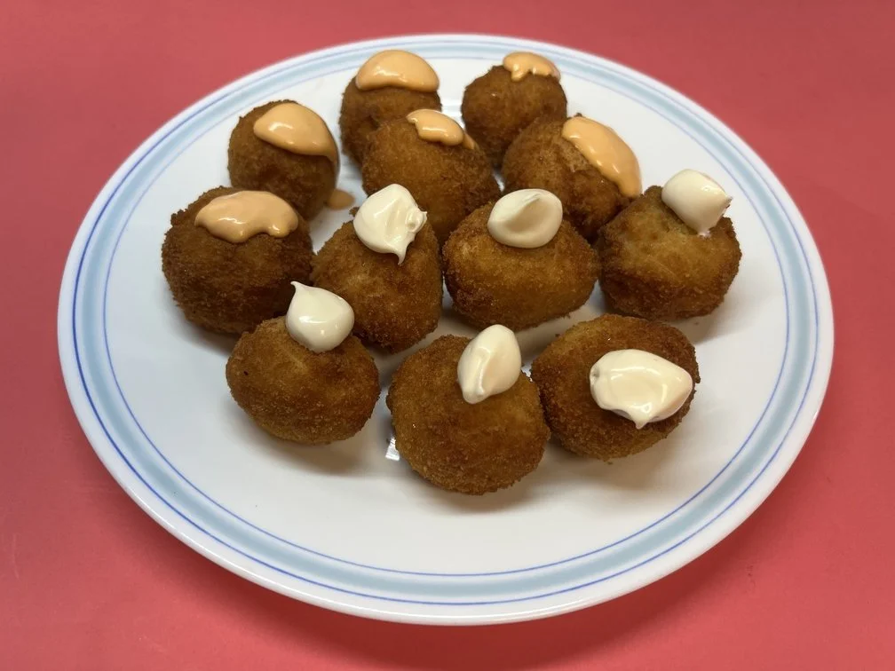 Bolitas de bechamel con atún masa en frio 