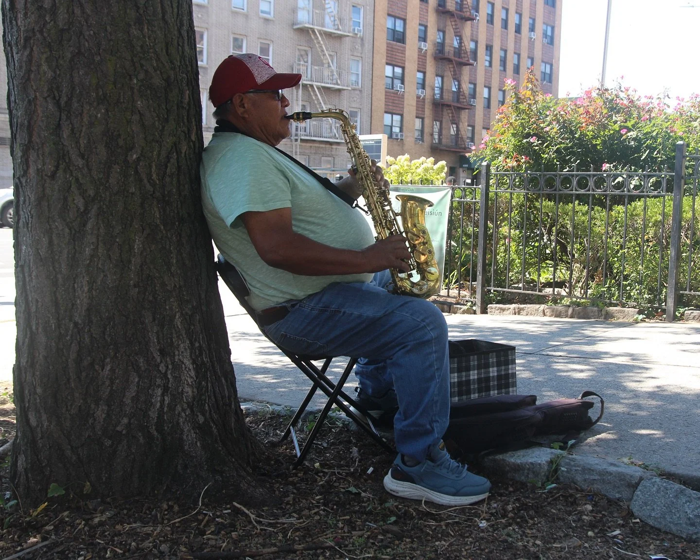 The amount of work your phone camera is doing for you in terms of EXPOSURE is a lot
Subtitle: This photo was not taken by a phone