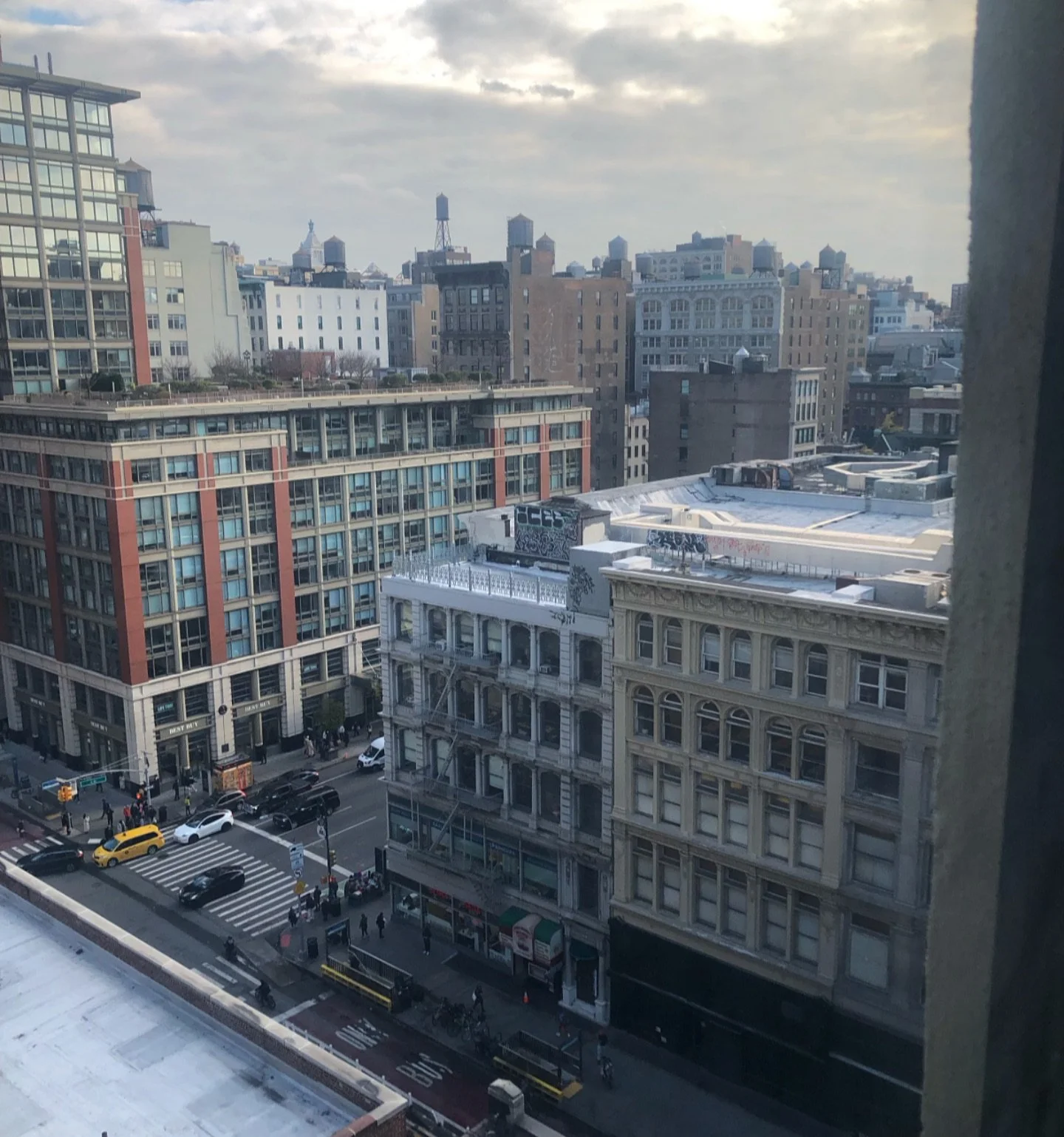 Is there a filter that can remove the window that's in the way here?
Not pictured is the roof of a water tower just below me which was a cool sight but a not cool picture.

#chelsea #viewfrommywindow (well, A window) #aboveground #newyorkny