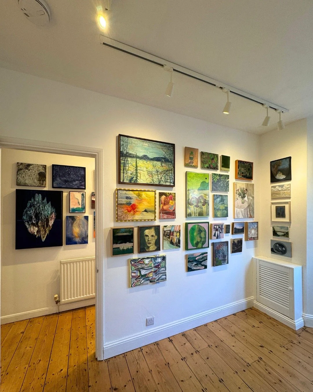 What a fabulous PV yesterday for the Irving Open. Both galleries absolutely packed with brilliant artists. Thank you so much to everyone who visited. I'm looking forward to seeing more of the artists this afternoon at the second artist event today, a
