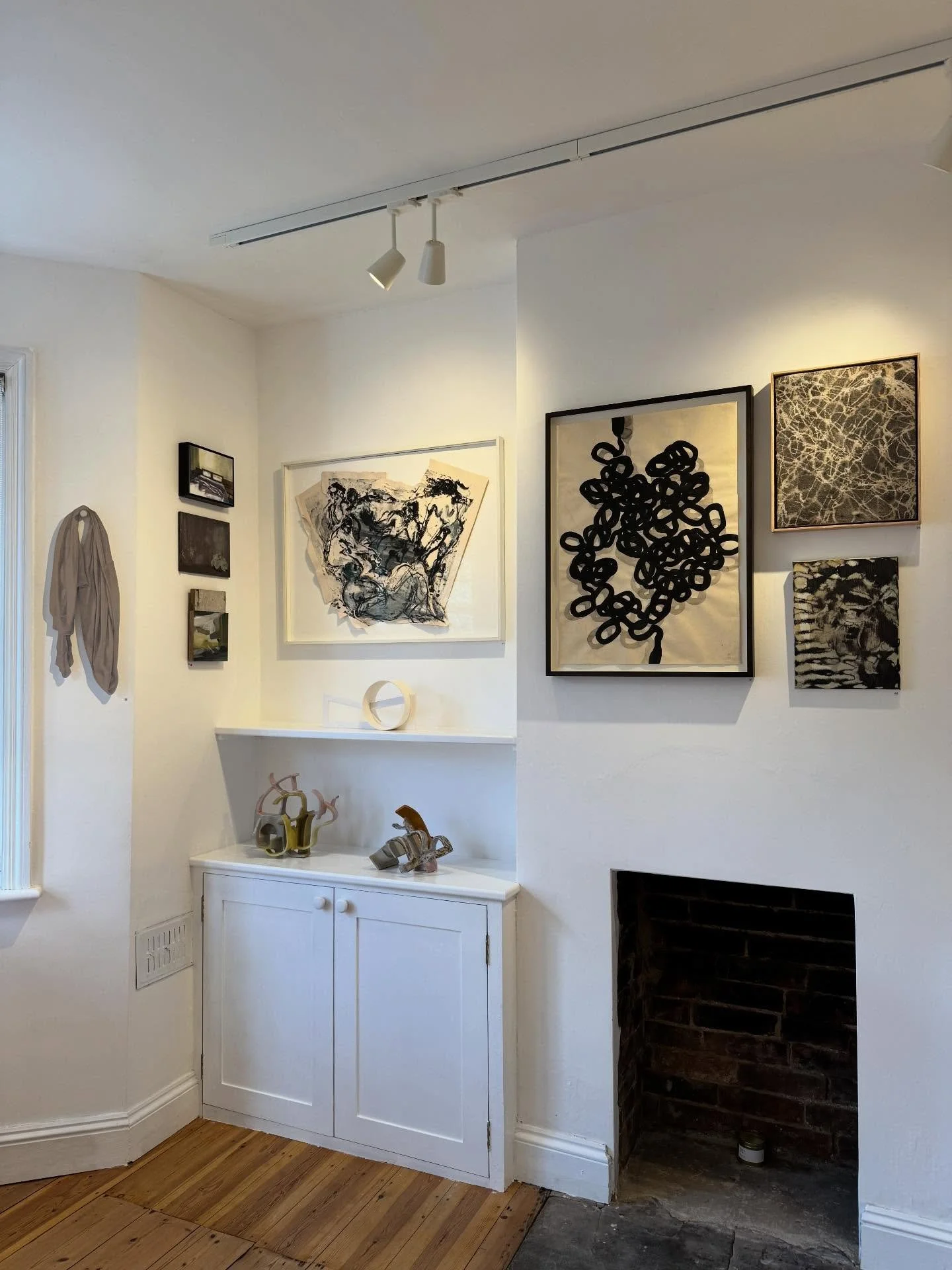 The fabulous Irving Open exhibition continues until 28th February, and there is so much to see in this ambitious show of 98 artists, all shown within two rooms of a Victorian terraced house. 

This is just one corner of the show. 

Featured works: 

