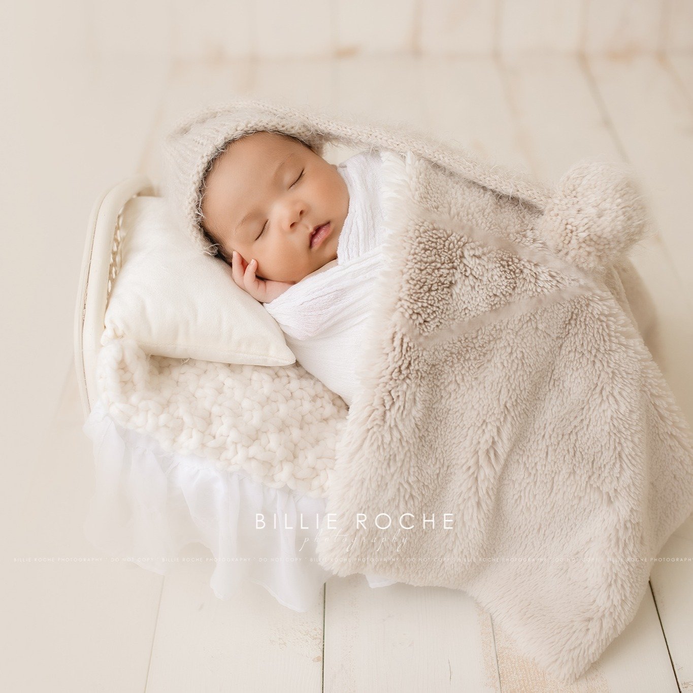 Happy Saturday! 

&bull; Best age for photos: 5-14 days old.
&bull; I take a limited number of bookings each month, so don&rsquo;t wait&mdash;reserve your session as soon as you know your due date!
&bull; Book during your second trimester (or anytime
