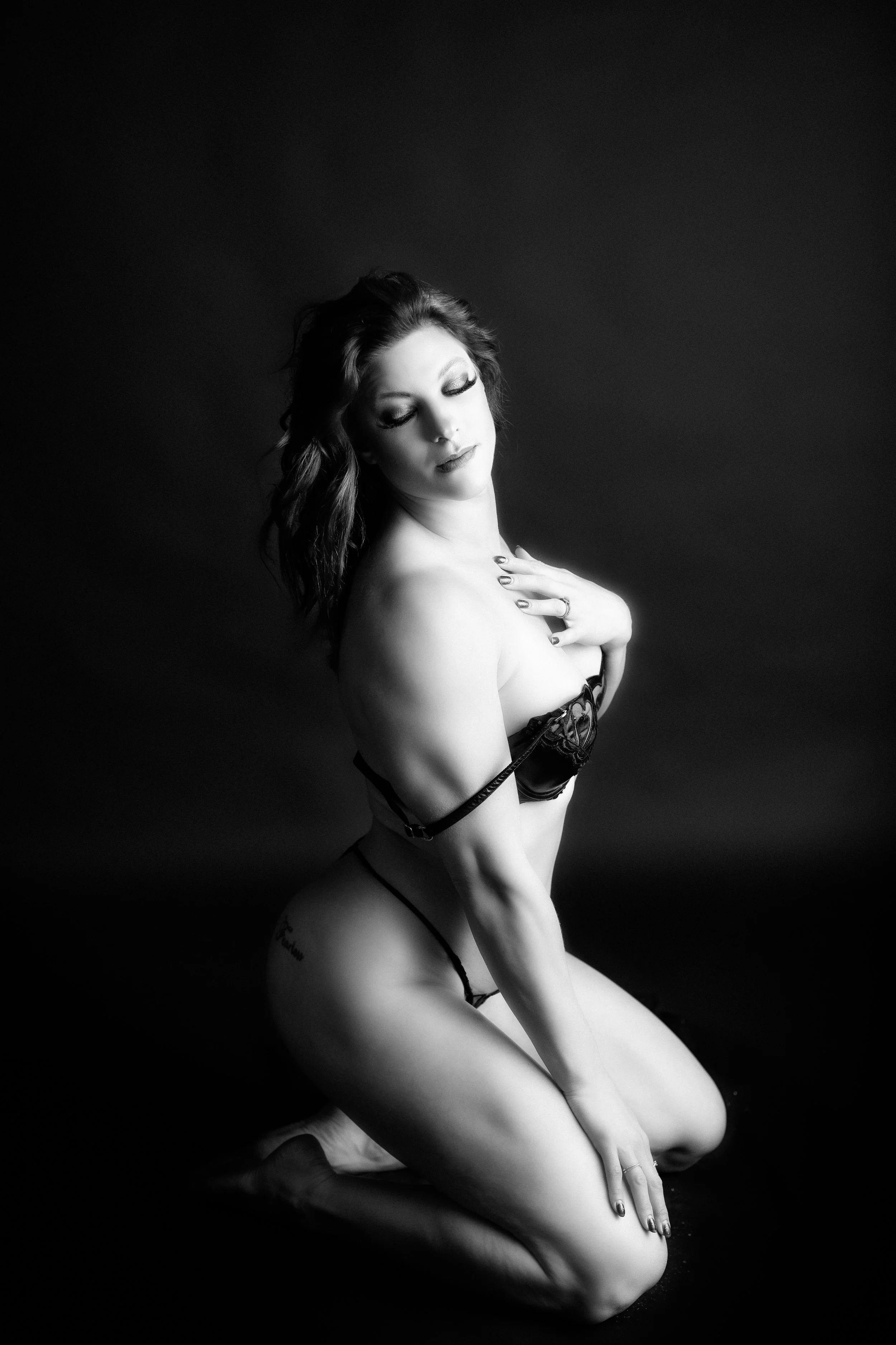 Houston Boudoir Photographer, Boudoir Photos, Fulshear Boudoir Studio, Luxury Boudoir Studio in Houston, Boudoir photographer Katy texas, Fulshear boudoir maternity, Boudoir maternity photos