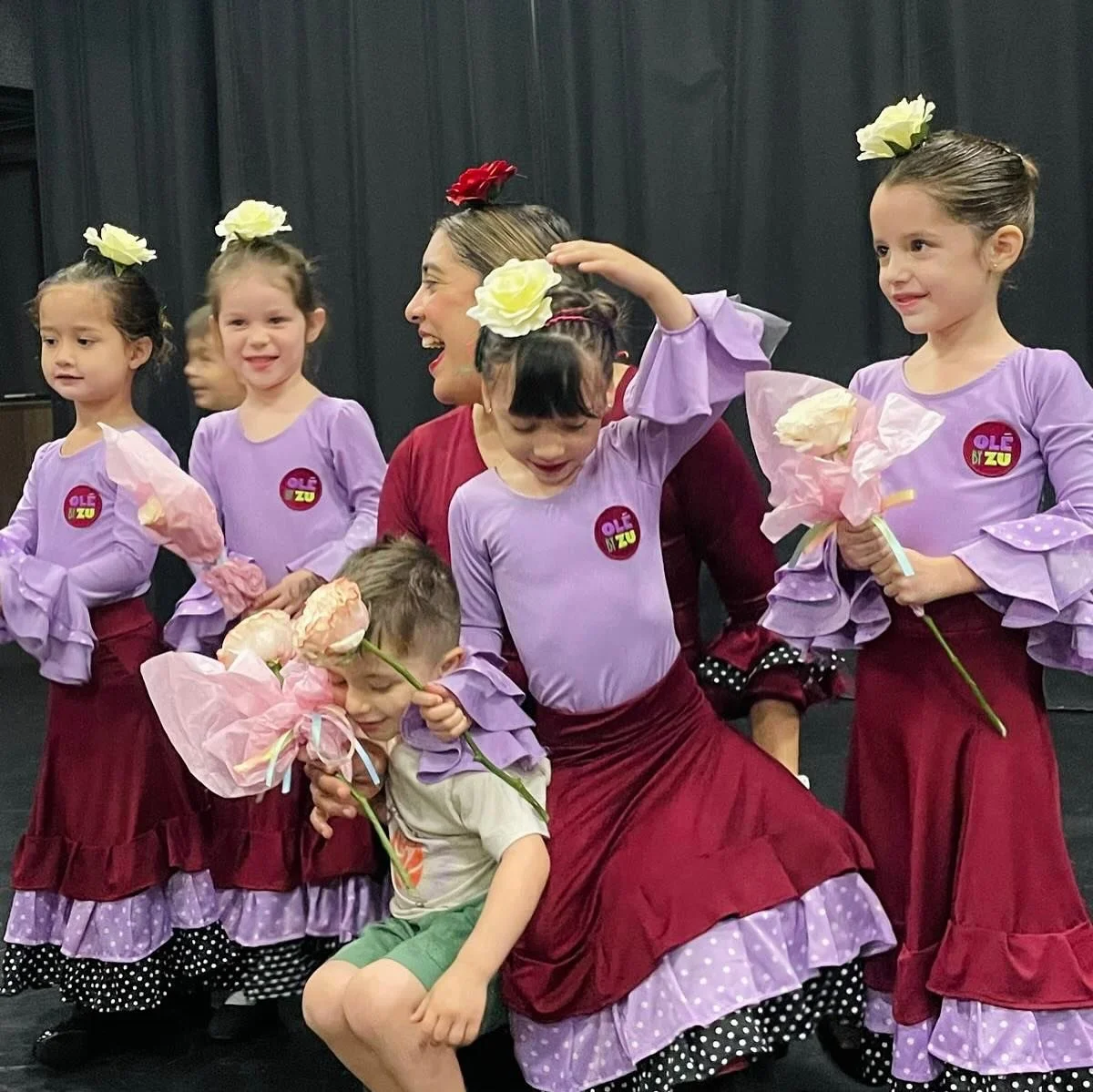 ✨Dancing with my flamencas is pure joy!✨

Last week, we wrapped up our Spring Class with a beautiful Flamenco Showcase, and honestly&hellip; it felt like a dream! 🌸💃 For my little flamencas, it was their very first time shining on stage, and they d