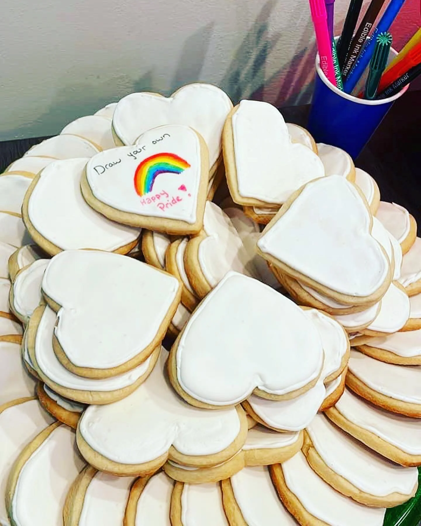 Happy Pride!! This weekend I hosted a decorate your own cookie party where people could share their pride their way! #happypride #homebaker #royalicingcookies #sweettreats
