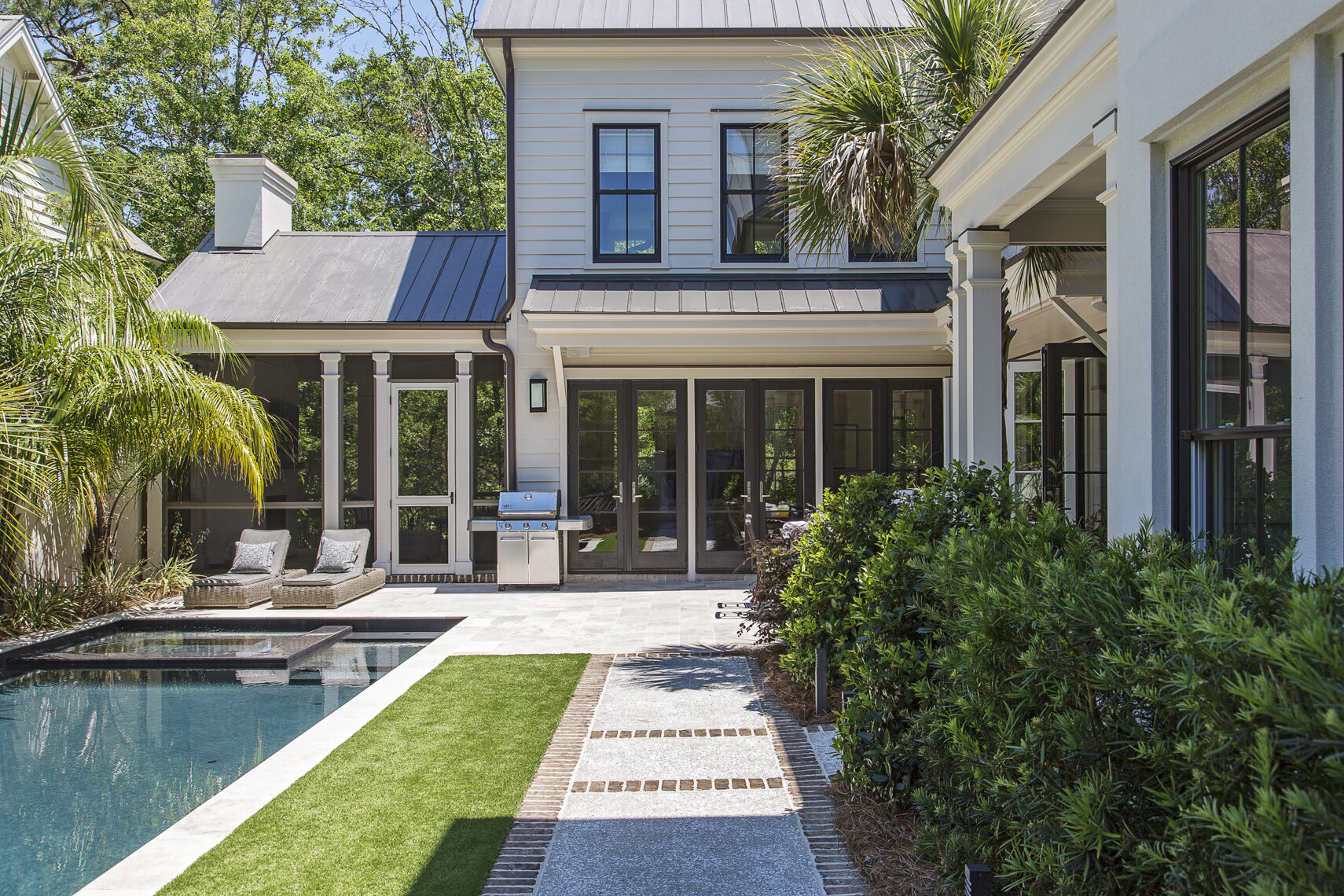 15 exterior yard.jpg