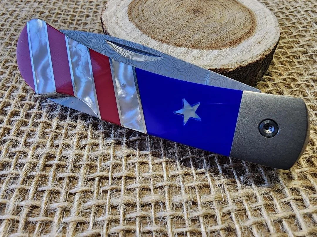 3" knife with patriotic inlay on burlap with a wood slice