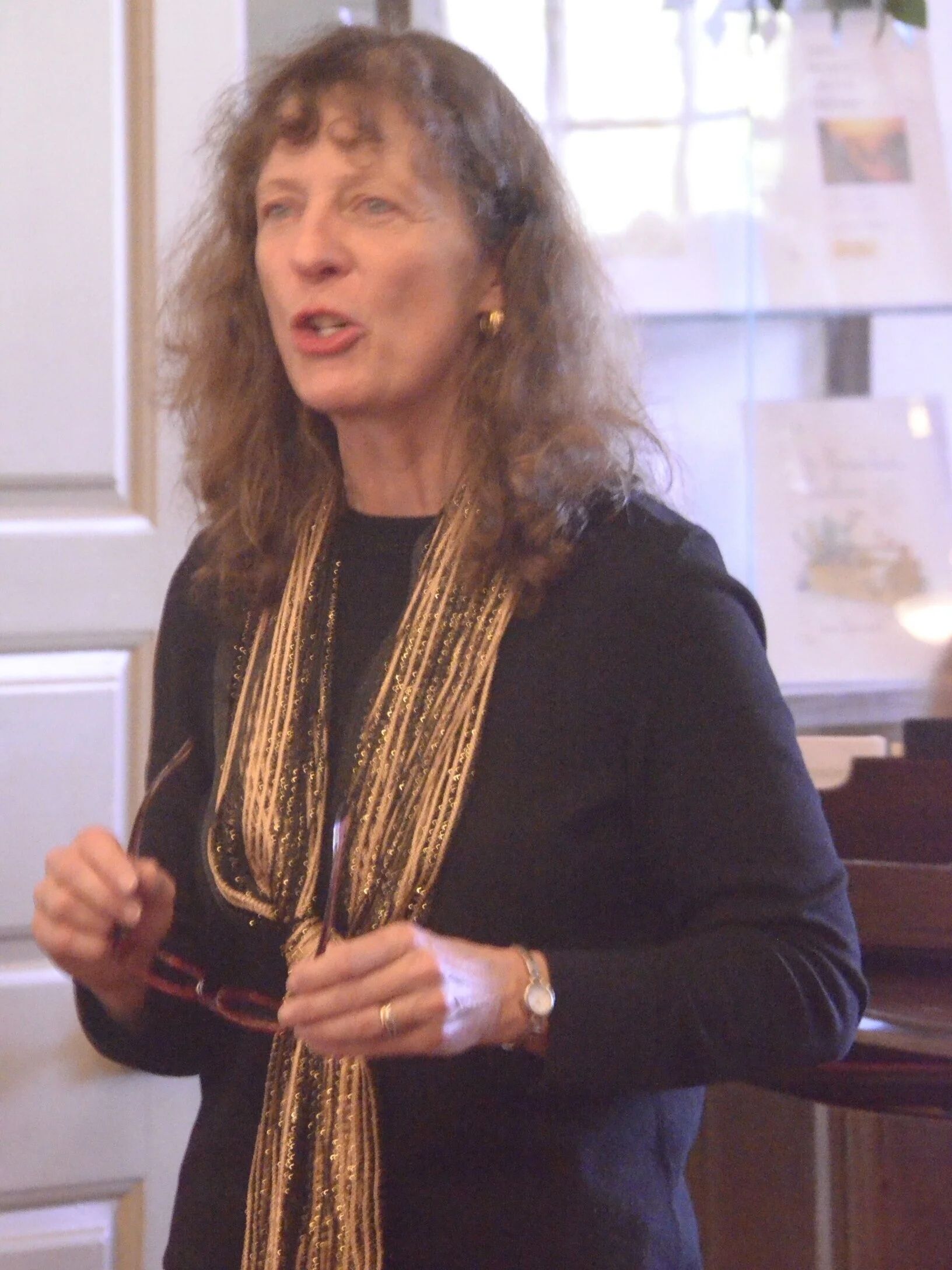 Beckie Davy, WWC Director, introduces the Choraliers members