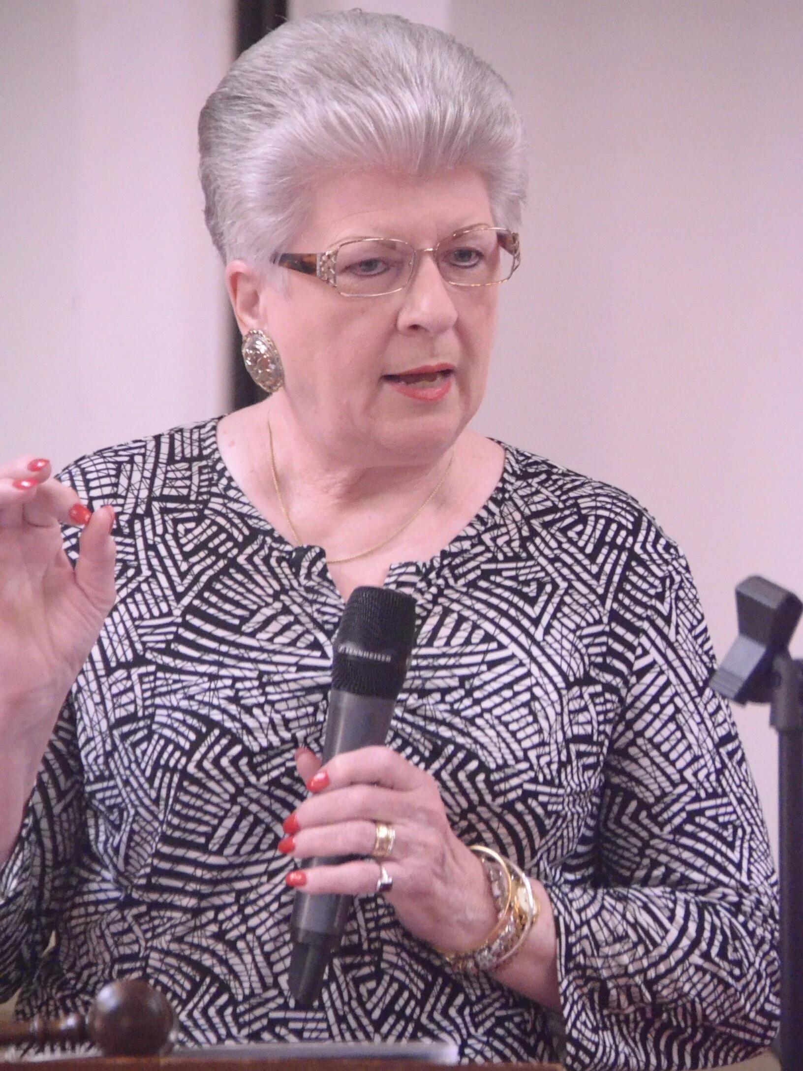 Oct 18th Monthly Meeting: Donna Herman, President, welcomes WMC members and guests