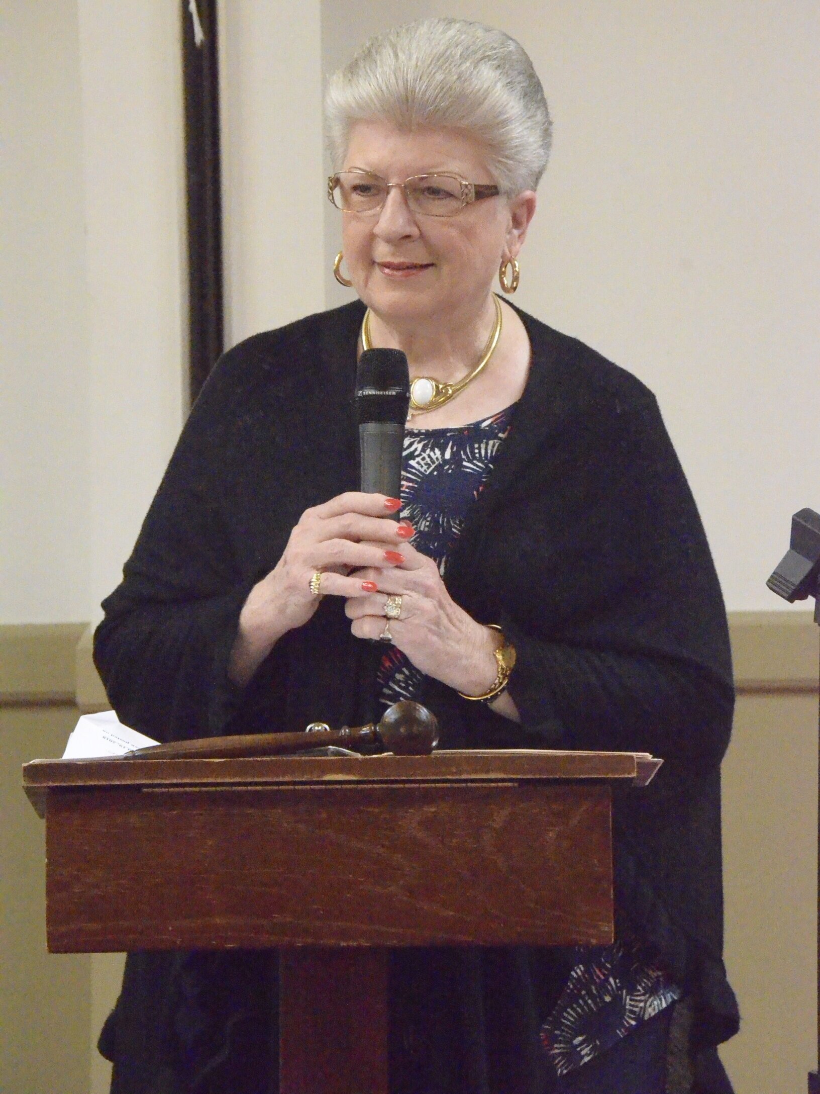 Oct 17th Monthly Meeting: Donna Herman, President, welcomes WMC members and guests