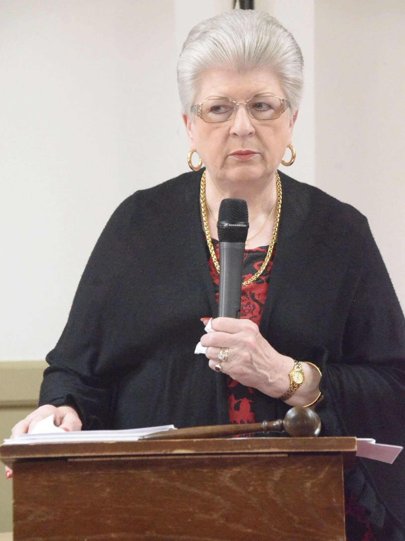 Dec 19th Monthly Meeting: Donna Herman, President, welcomes WMC members and guests