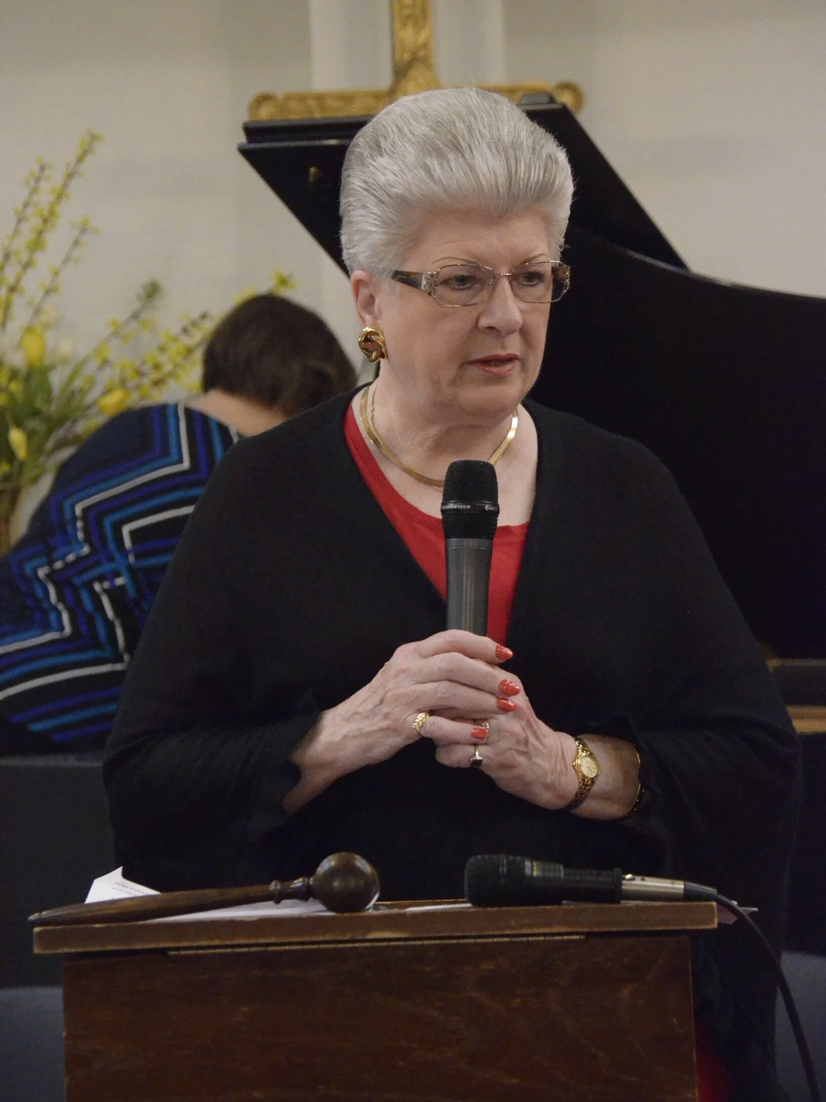 Donna Herman, President, welcomes WMC members and guests