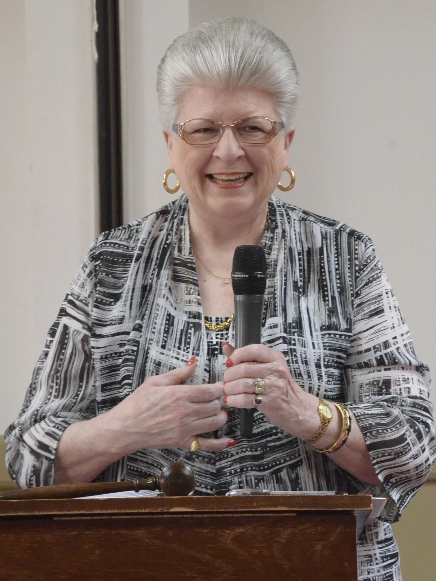 April 17th Monthly Meeting: Donna Herman, President, welcomes WMC members and guests