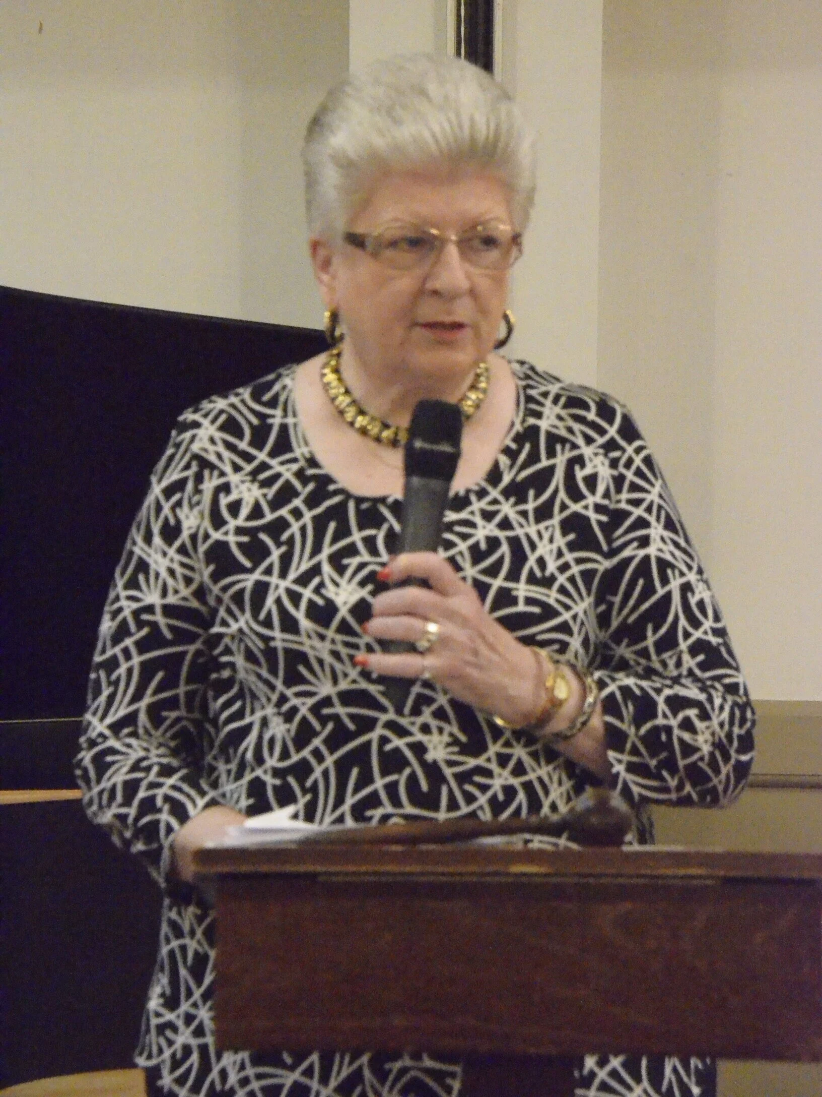 Oct 16th Monthly Meeting: Donna Herman, President, welcomes WMC members and guests